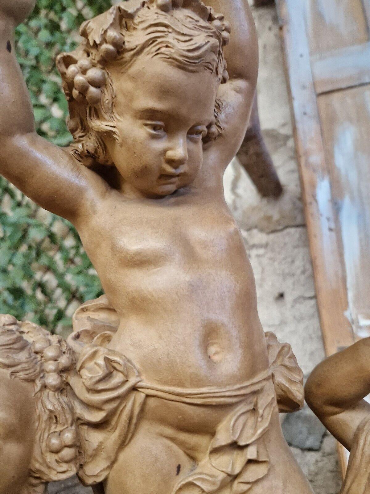 Sculpture ancienne de Cupidons dansant en terre cuite signée L Livi Bon état - En vente à Buxton, GB