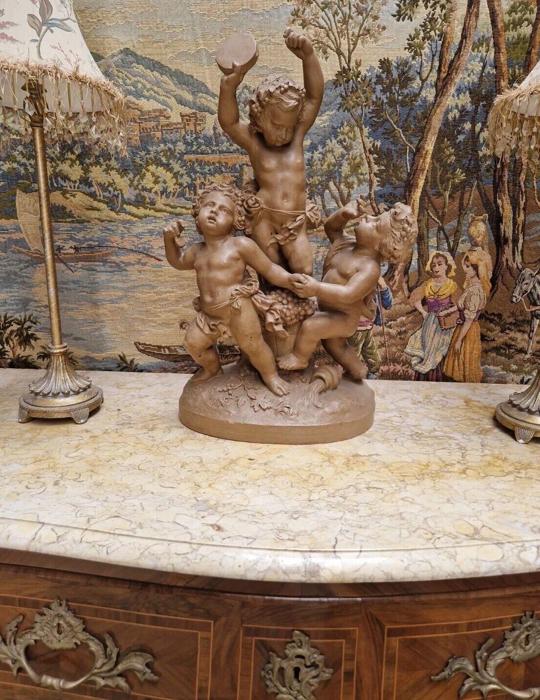 XIXe siècle Sculpture ancienne de Cupidons dansant en terre cuite signée L Livi en vente