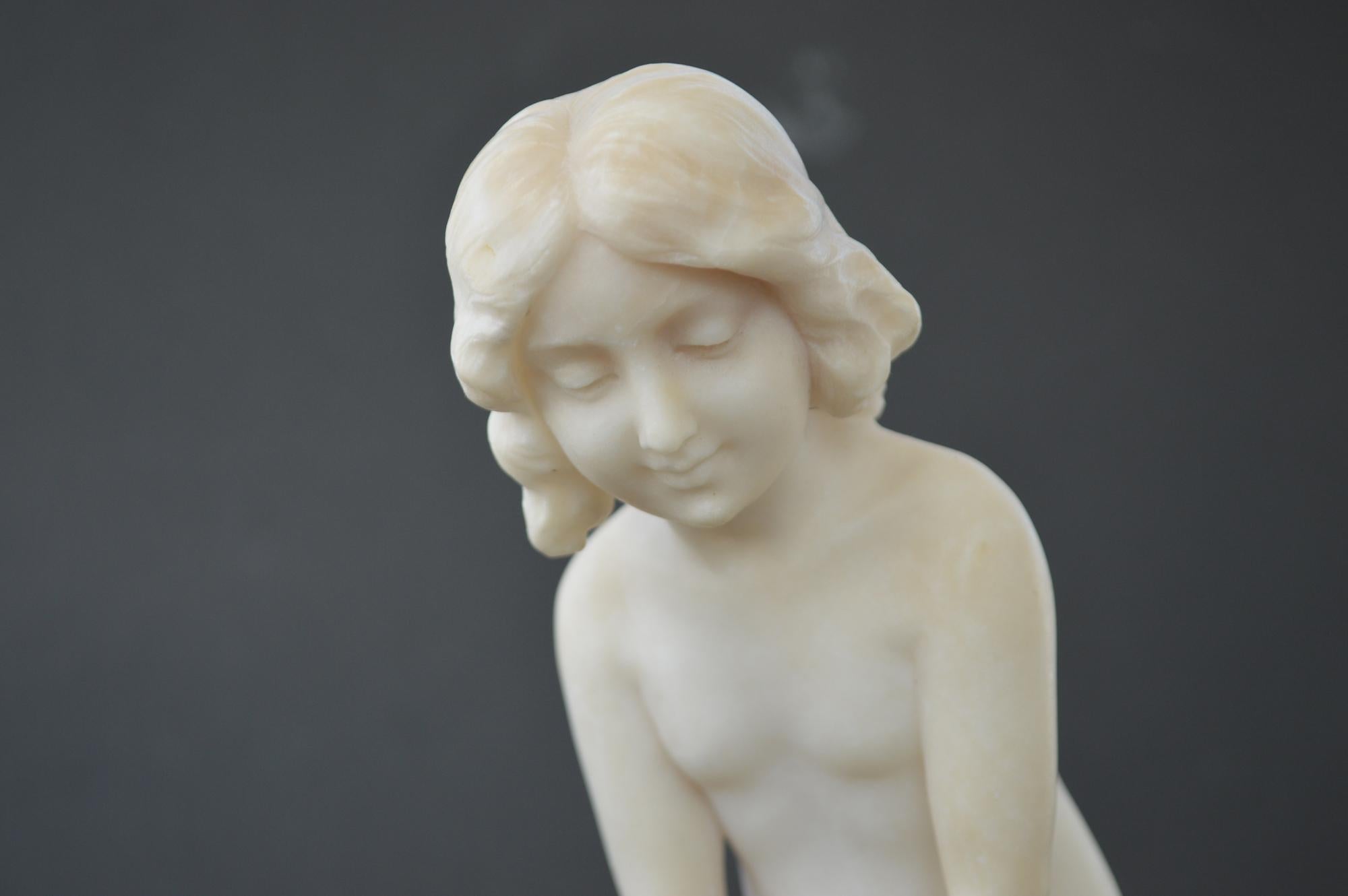Beautiful antique sculpture of a young girl. Hand carved from alabaster and dating from circa 1910.

Probably made in Italy or France. Measures: 31.8cms tall, 10.8cms wide and 14cms deep. 12 1/2 inches tall, 4 1/4 inches wide and 5 1/2 inches deep.