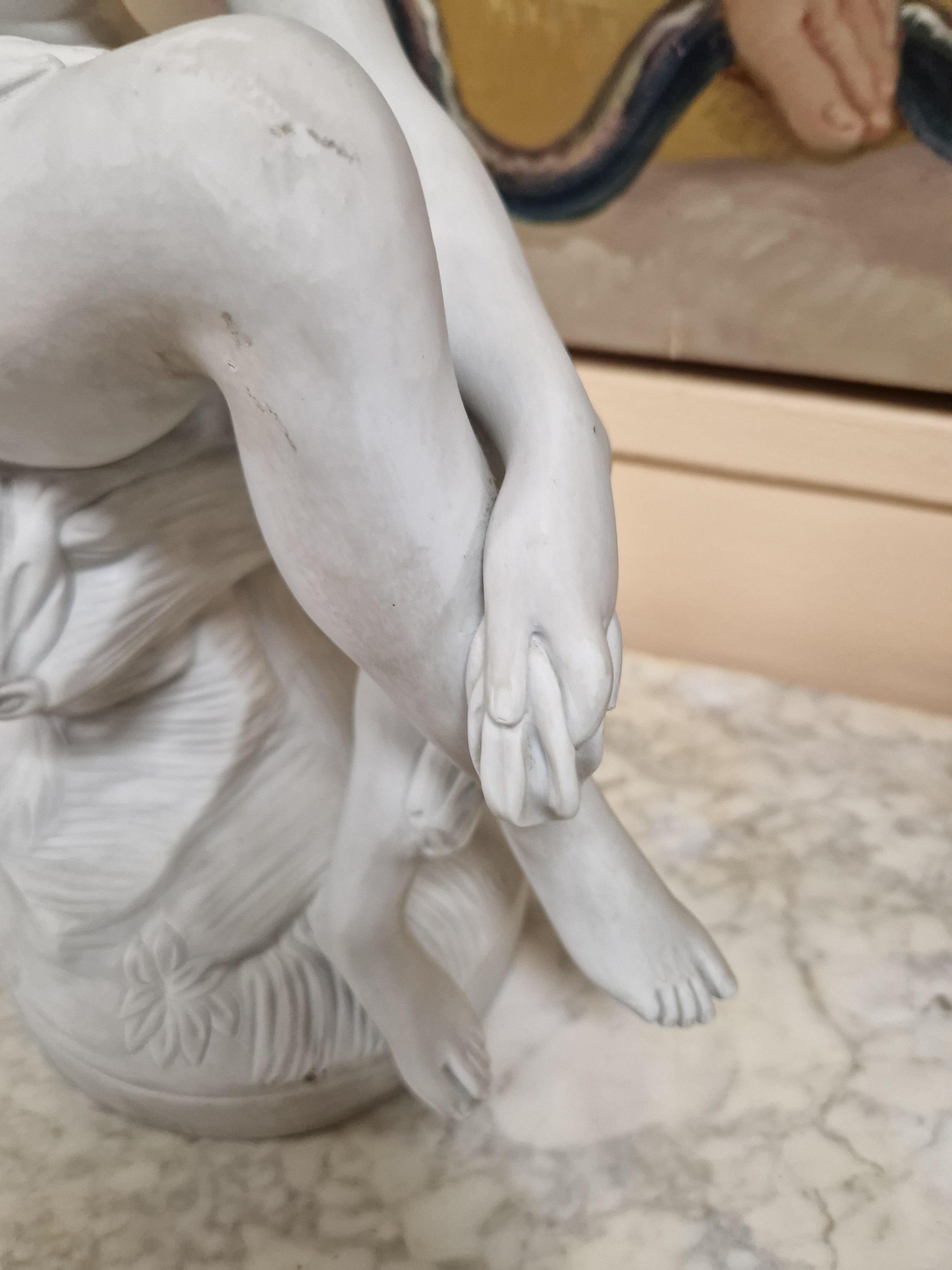 Porcelaine Sculpture ancienne de Diane se baignant d'après Falconet en vente