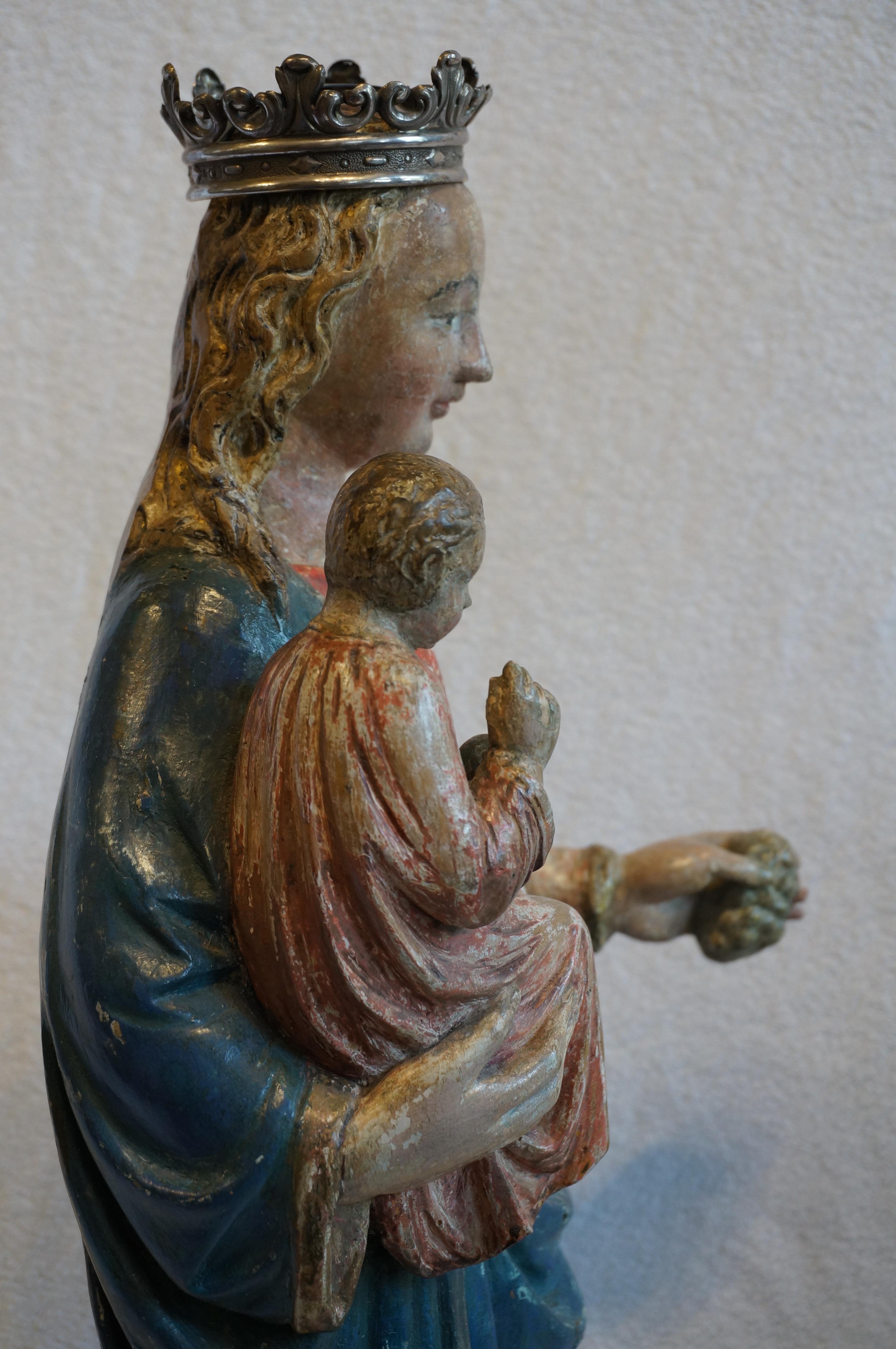 Sculpture antique de Marie avec le Child Child, Belgique, début du 17e siècle en vente 3