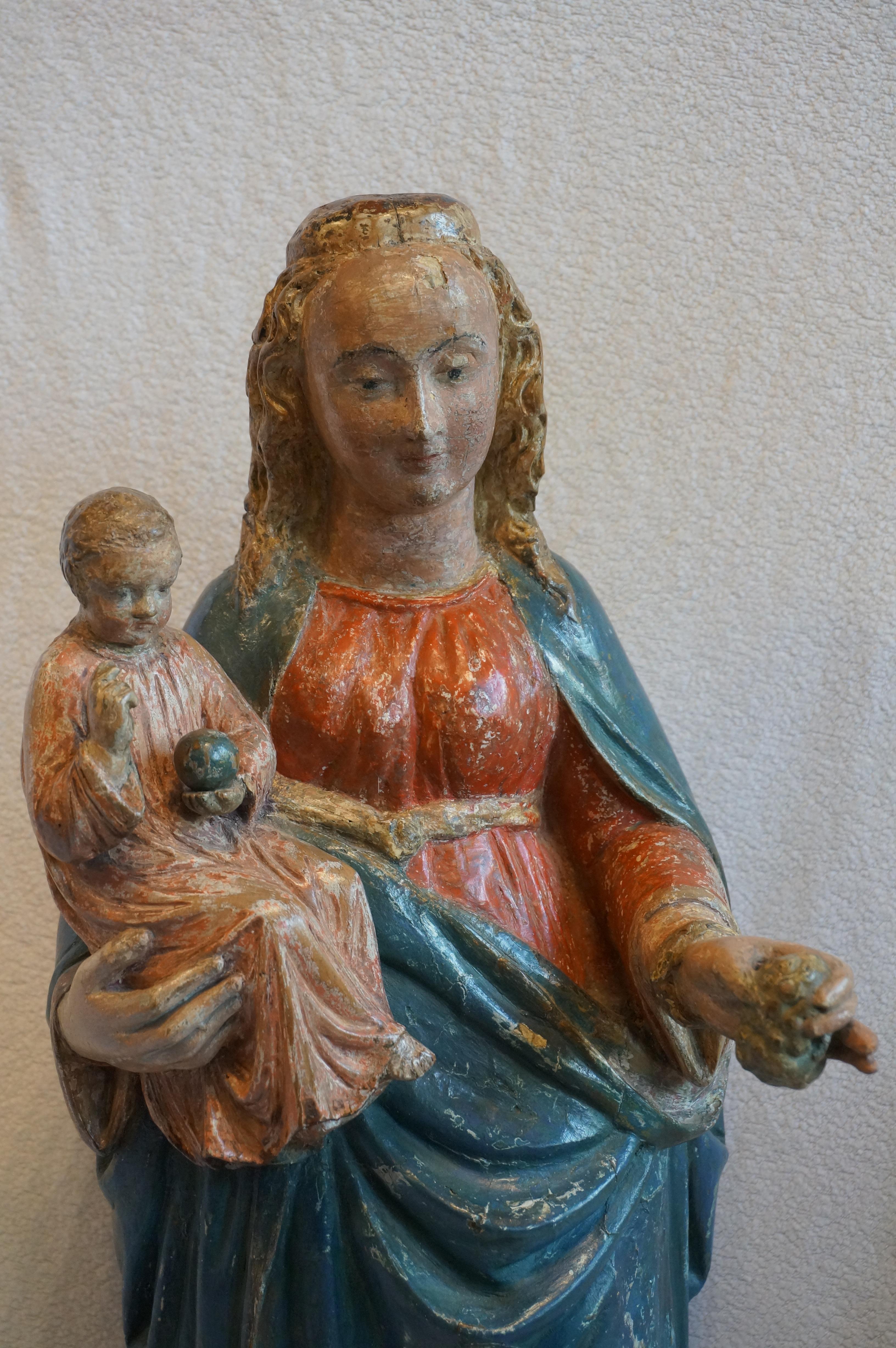 Antique Sculpture of Mary with the Child Jesus, Belgium, early 17th century For Sale 4