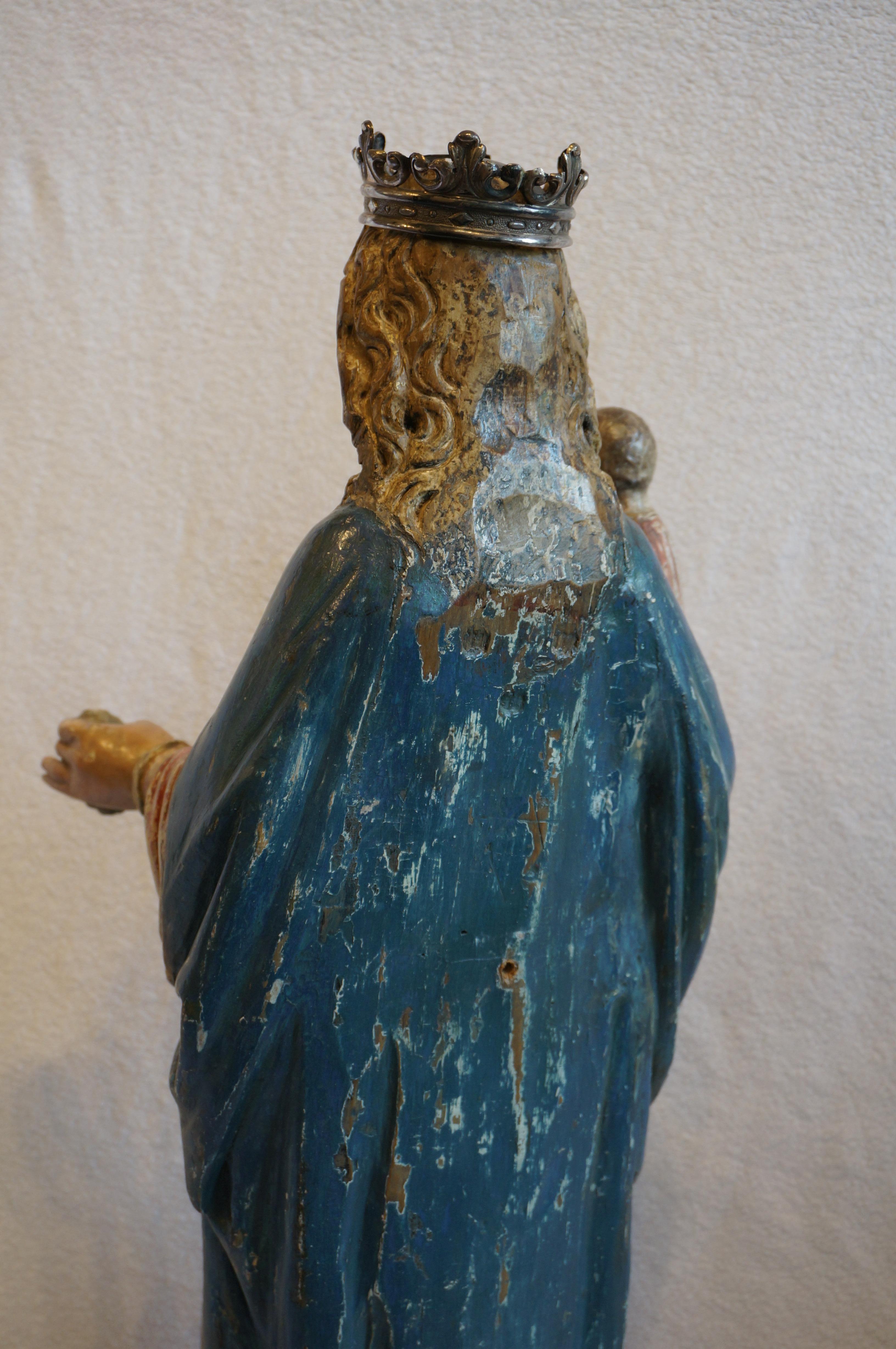 Antique Sculpture of Mary with the Child Jesus, Belgium, early 17th century For Sale 12