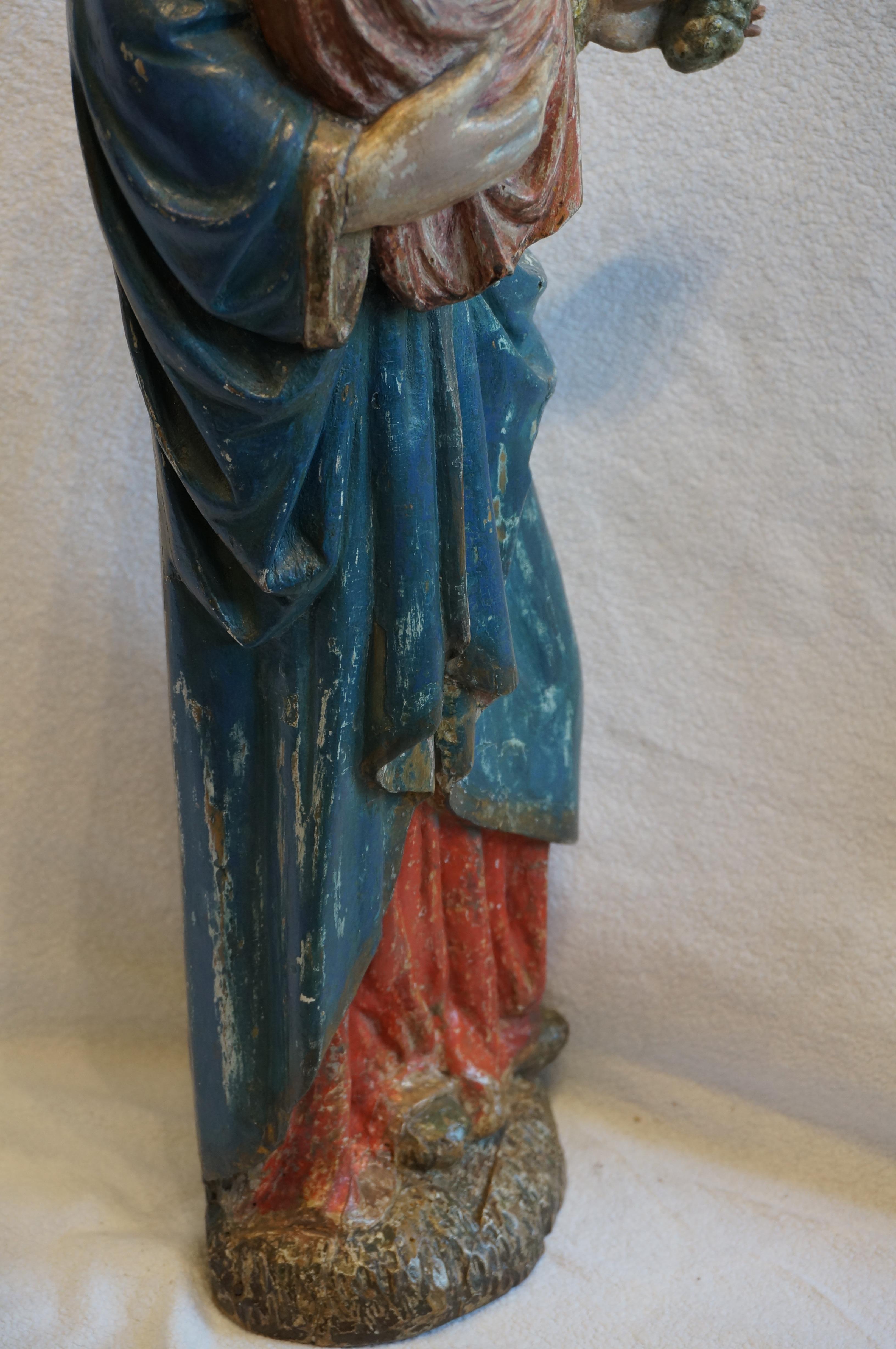 Antique Sculpture of Mary with the Child Jesus, Belgium, early 17th century For Sale 2
