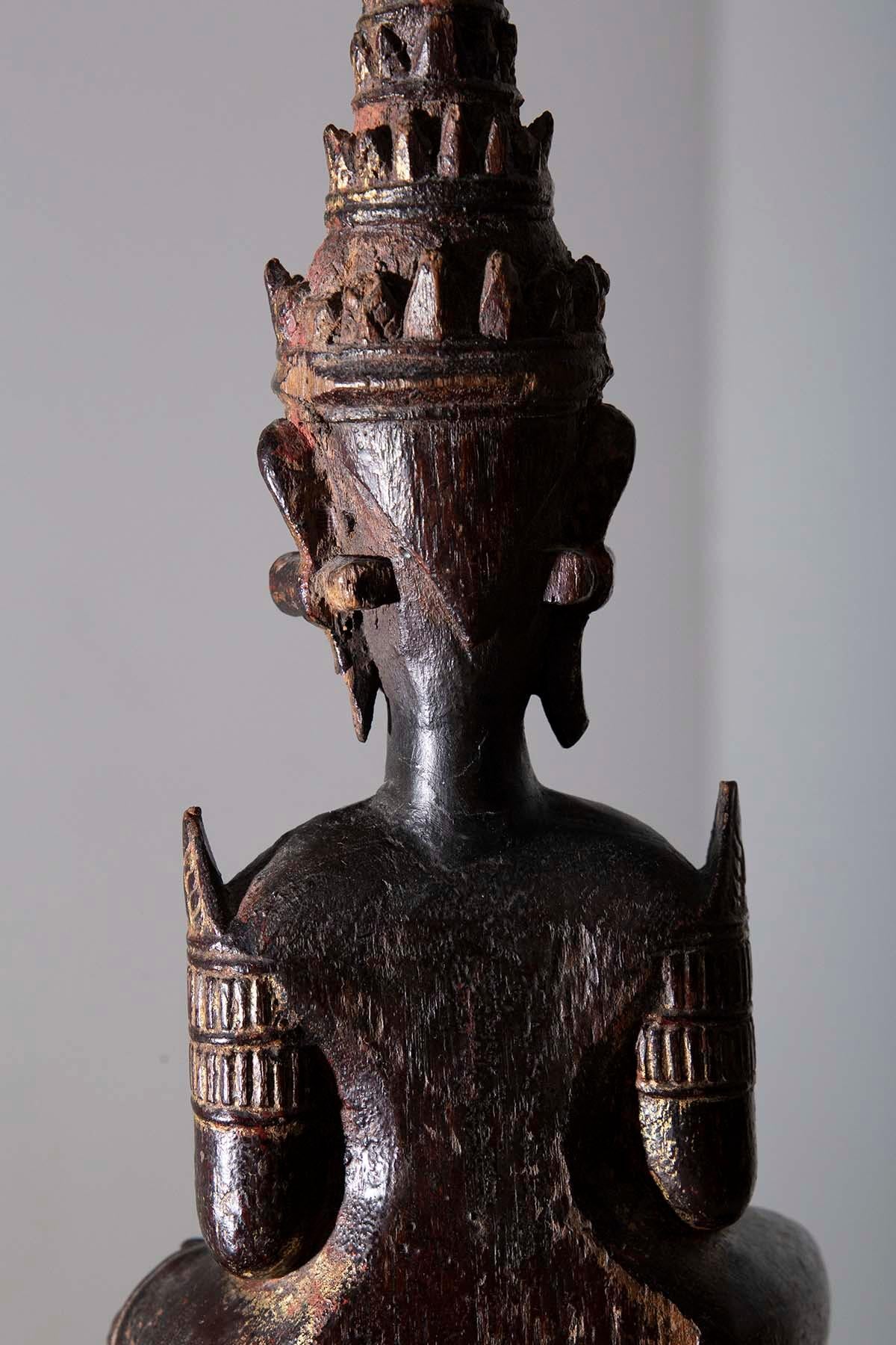 Sculpture ancienne de Bouddha Mun en bois de Thaïlande 19ème siècle  en vente 4