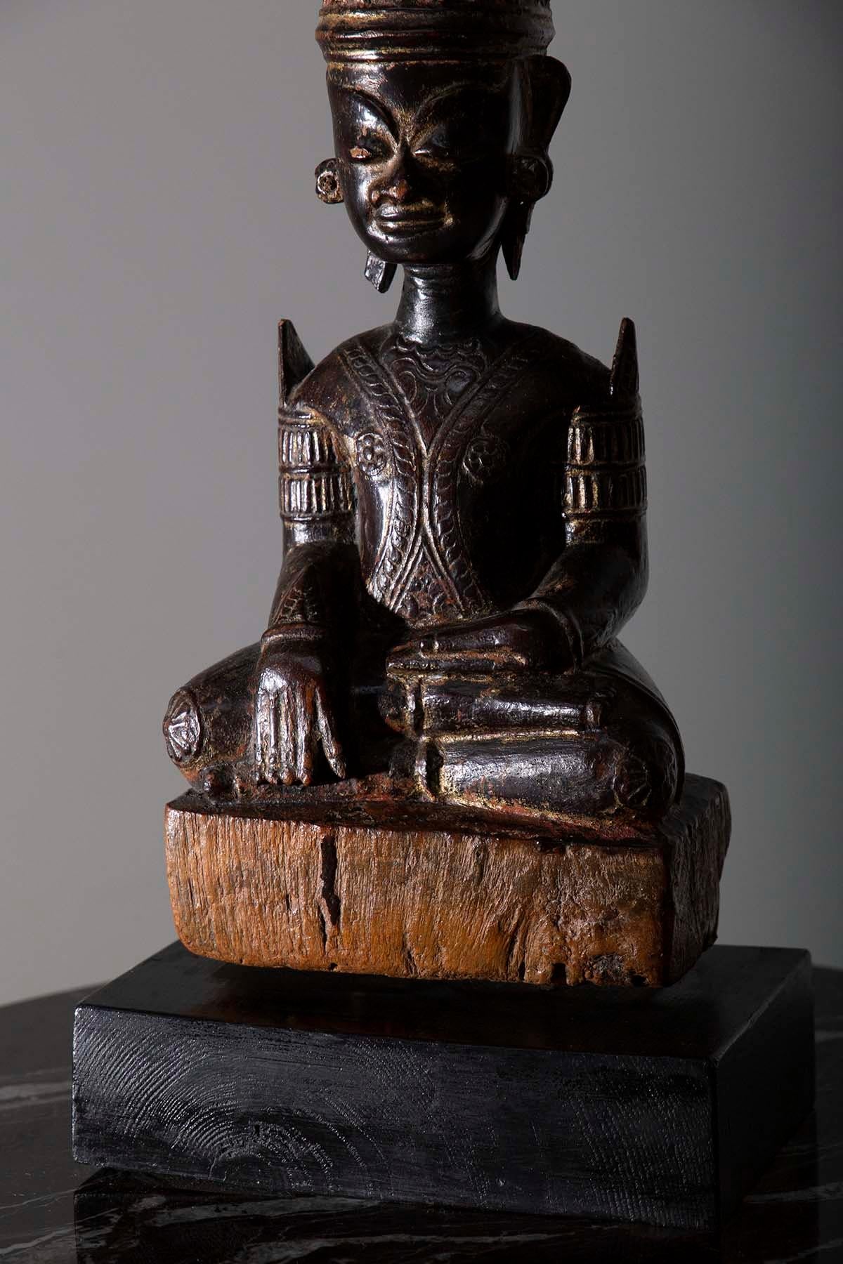 Antique Sculpture wooden Buddha Mun from Thailand 19th century  In Good Condition For Sale In Milano, IT