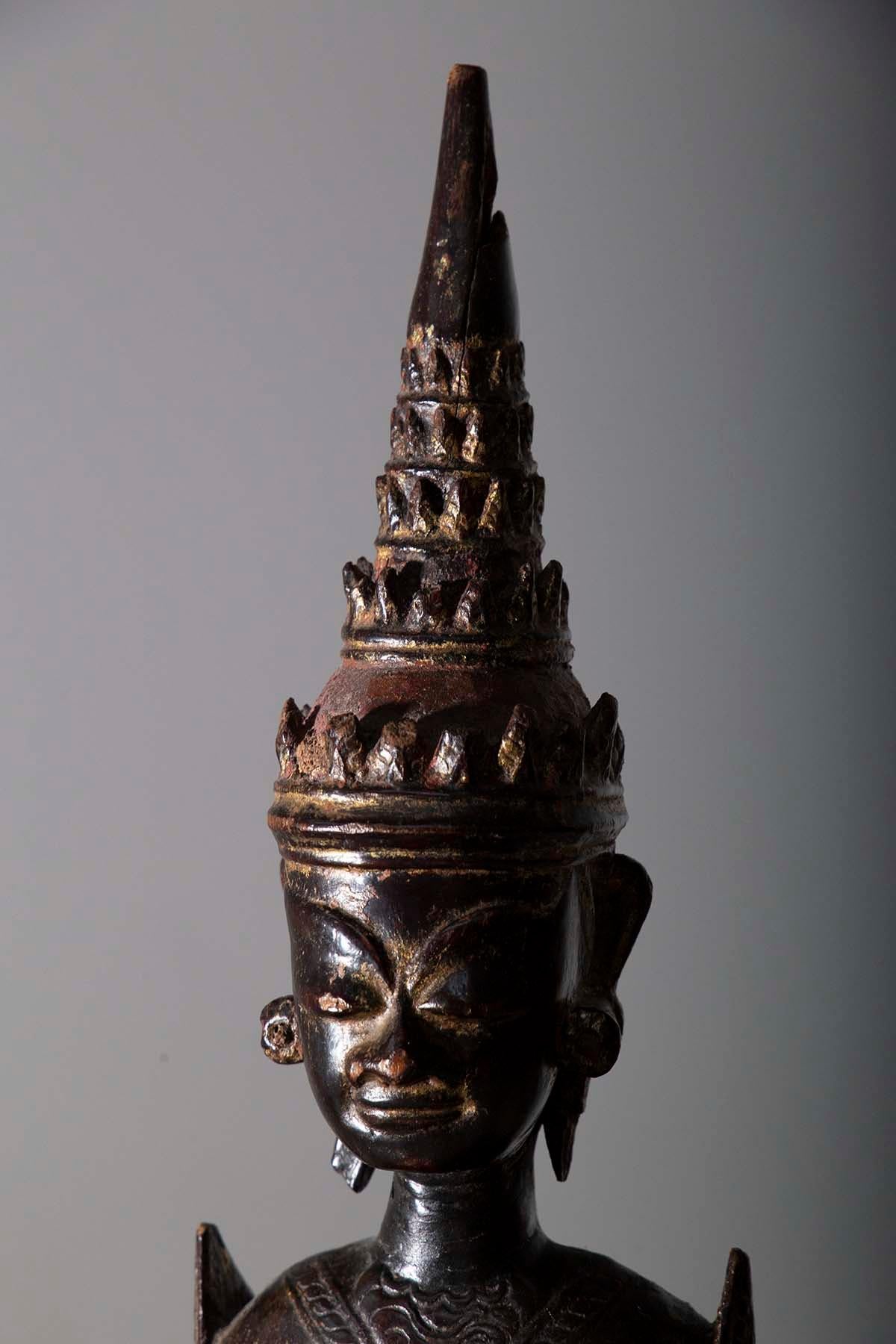 Sculpture ancienne de Bouddha Mun en bois de Thaïlande 19ème siècle  Bon état - En vente à Milano, IT