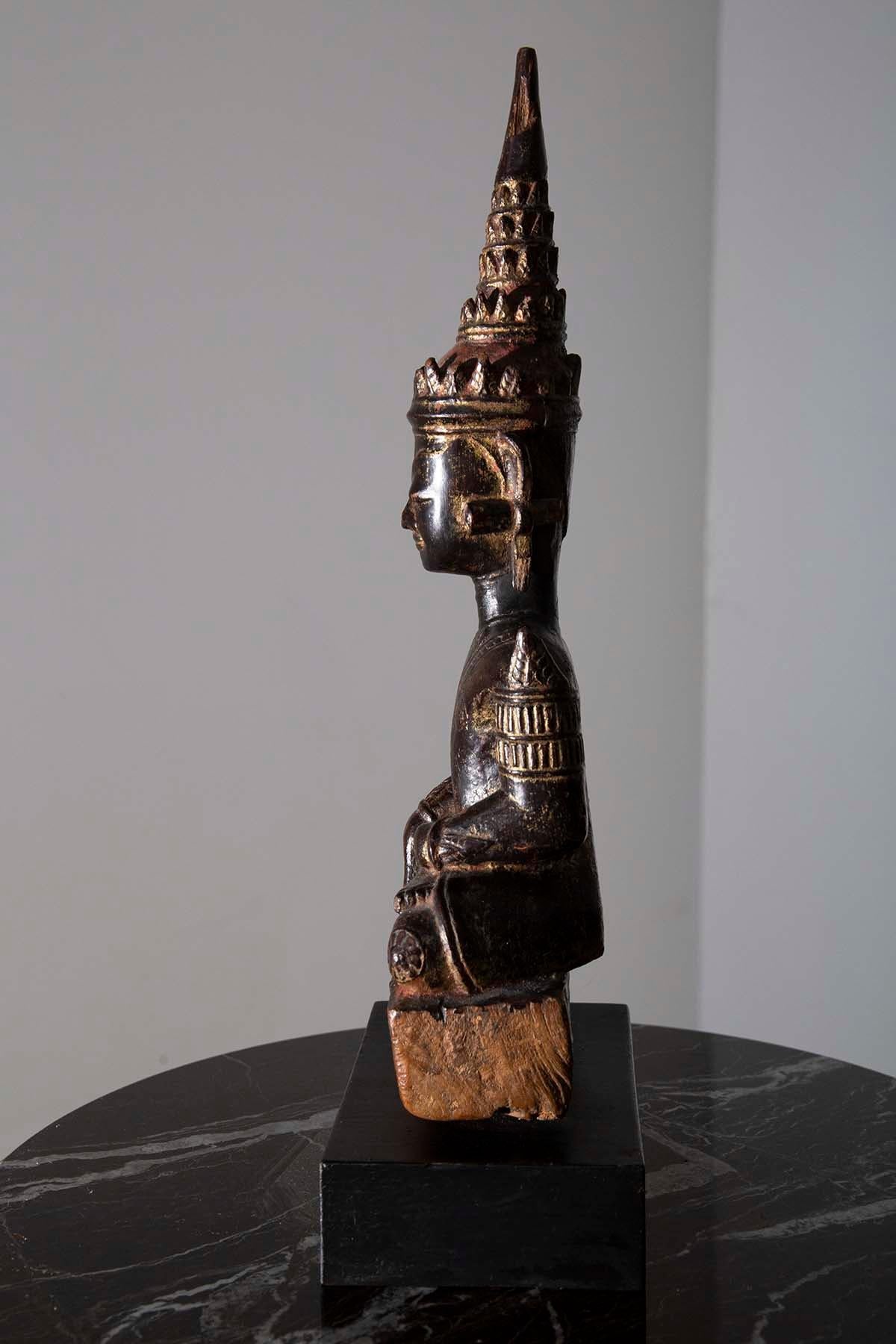 Sculpture ancienne de Bouddha Mun en bois de Thaïlande 19ème siècle  en vente 1