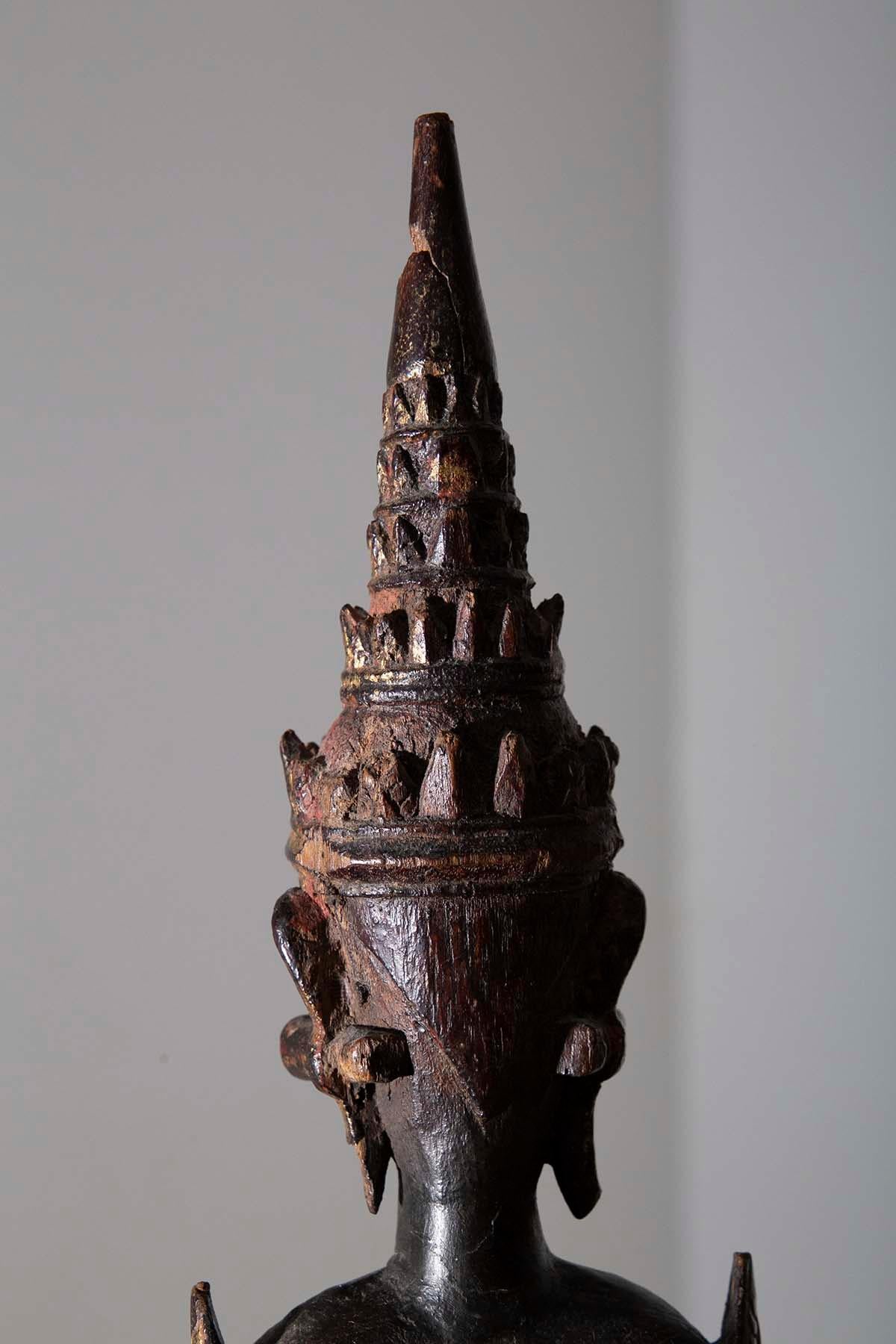 Sculpture ancienne de Bouddha Mun en bois de Thaïlande 19ème siècle  en vente 2