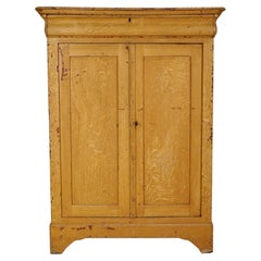 Ancienne armoire en pin finition peinte par assemblage