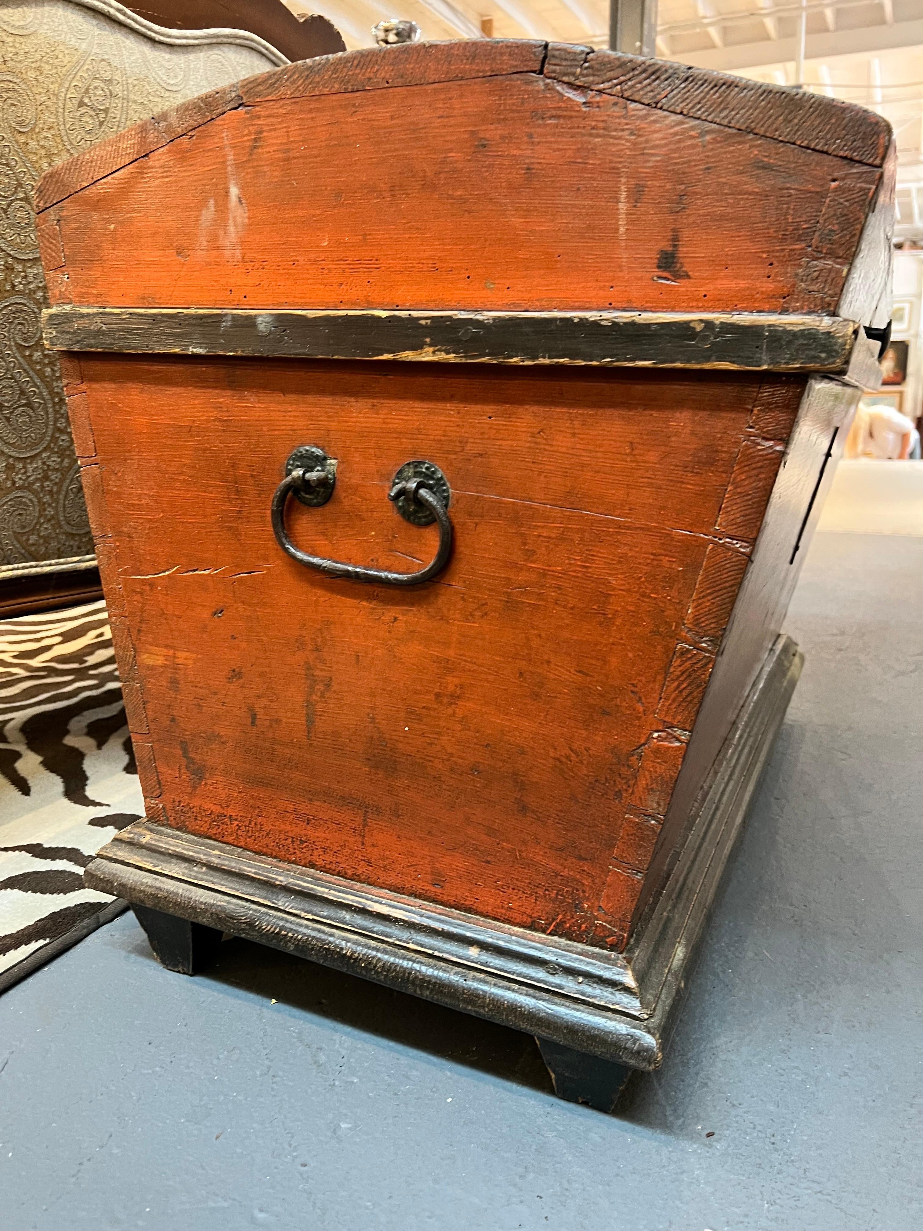 Antique Seaman’s Blanket Chest Trunk In Good Condition In West Hartford, CT