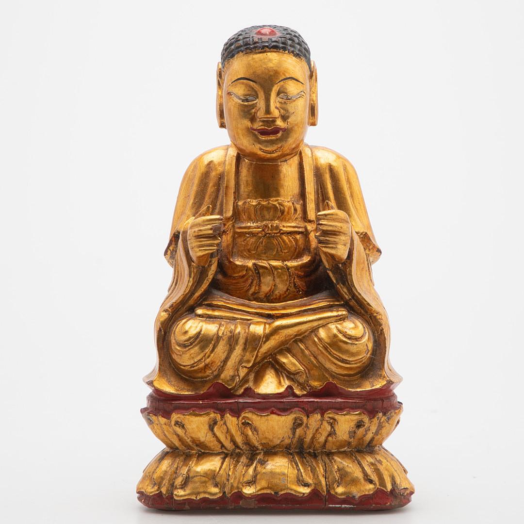 Bronzato Antico Buddha seduto Amitābha Vietnam c.1900, scultura in legno dorato su loto in vendita