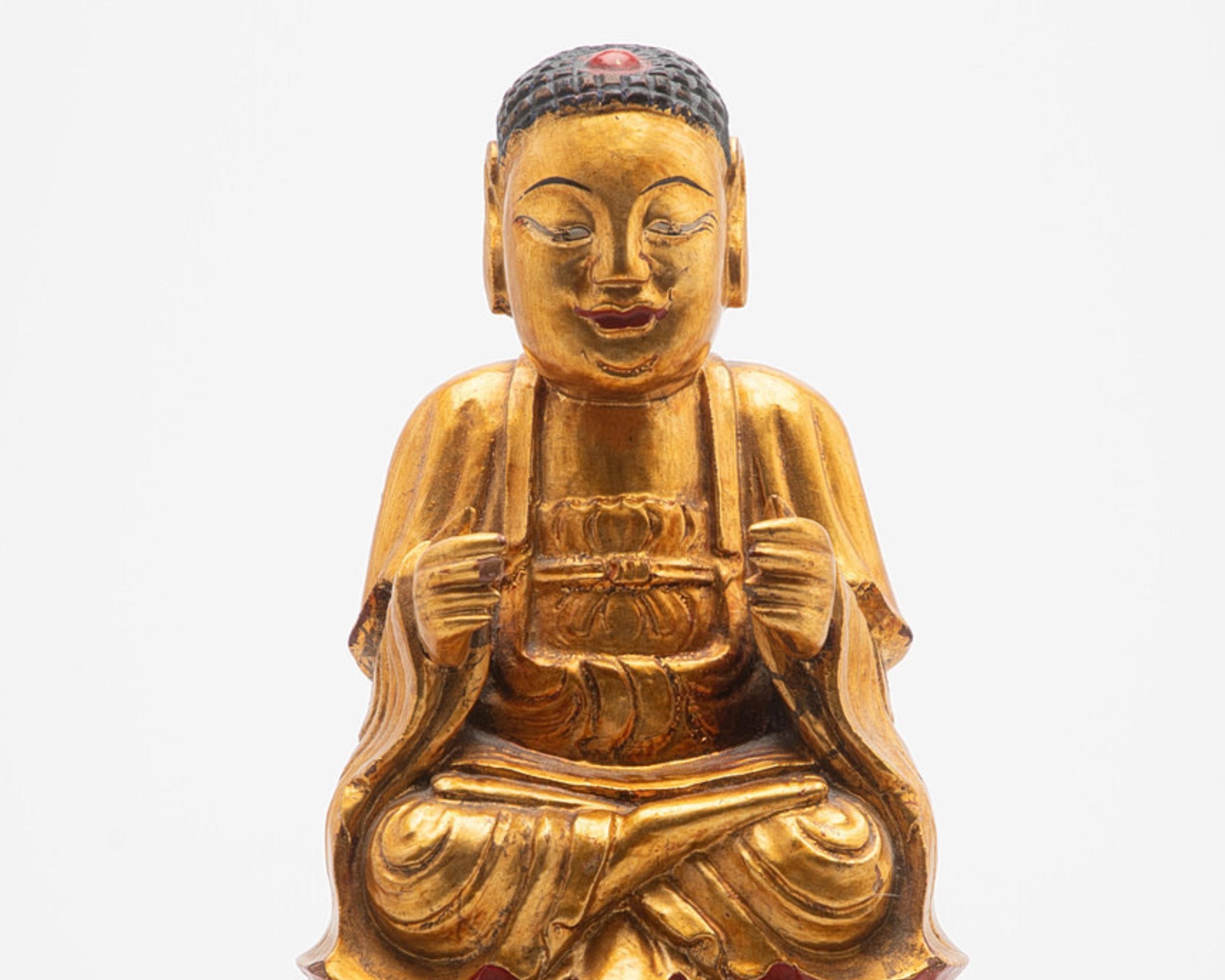 Metallo Antico Buddha seduto Amitābha Vietnam c.1900, scultura in legno dorato su loto in vendita