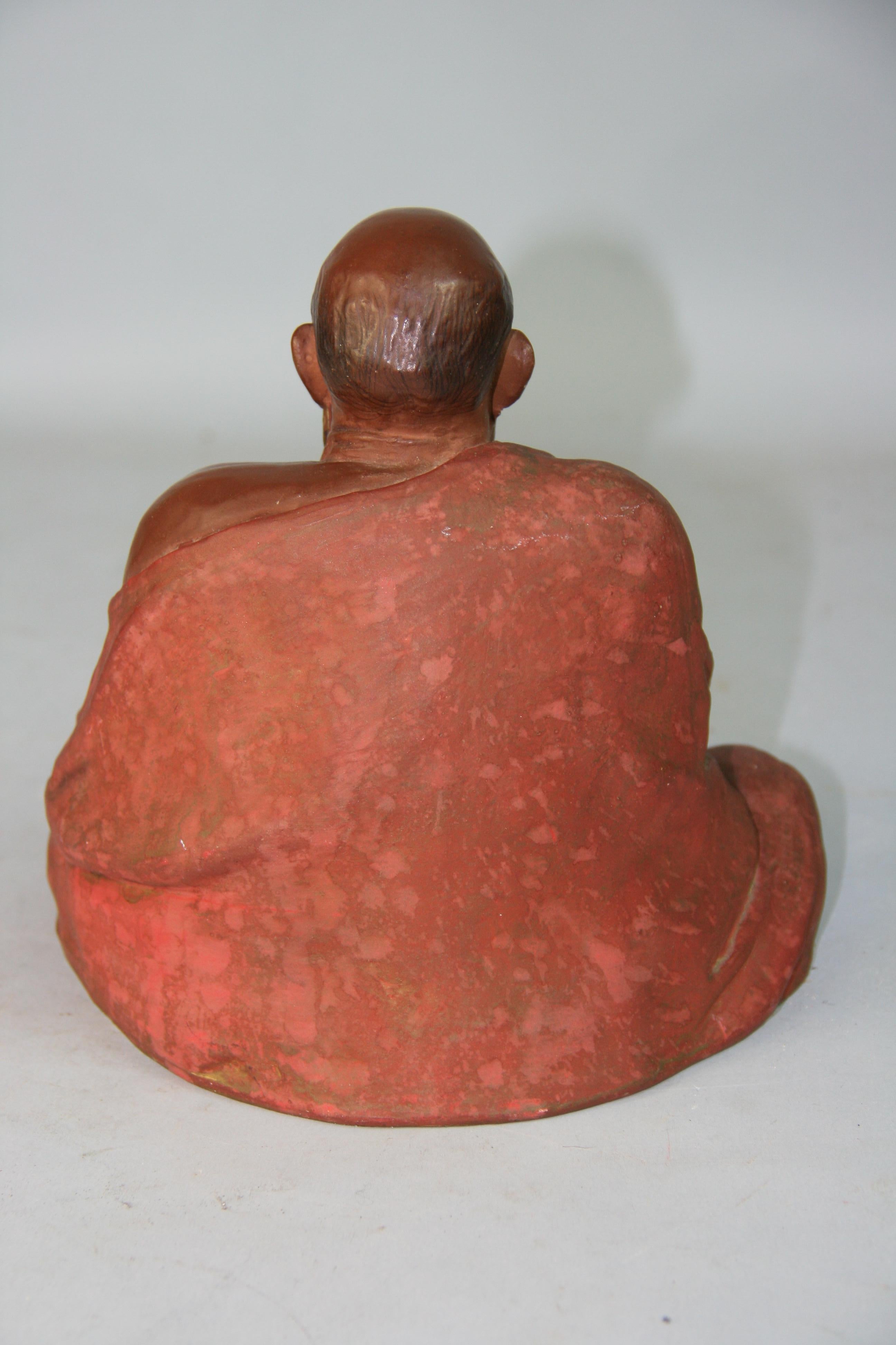 Antiker japanischer sitzender Buddhist aus Keramik  Mönch  Bildhauerei im Angebot 3