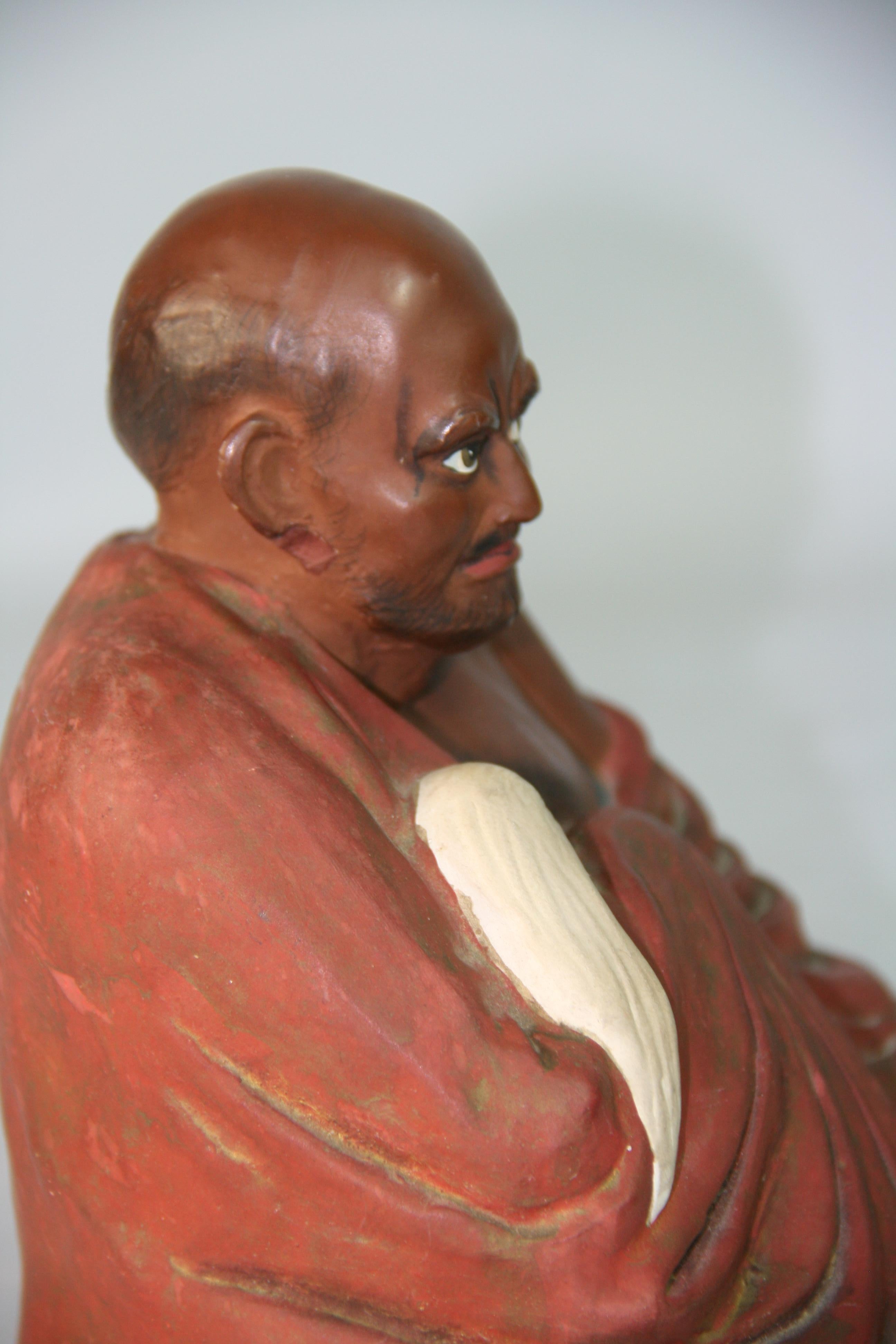 Antiker japanischer sitzender Buddhist aus Keramik  Mönch  Bildhauerei im Angebot 4