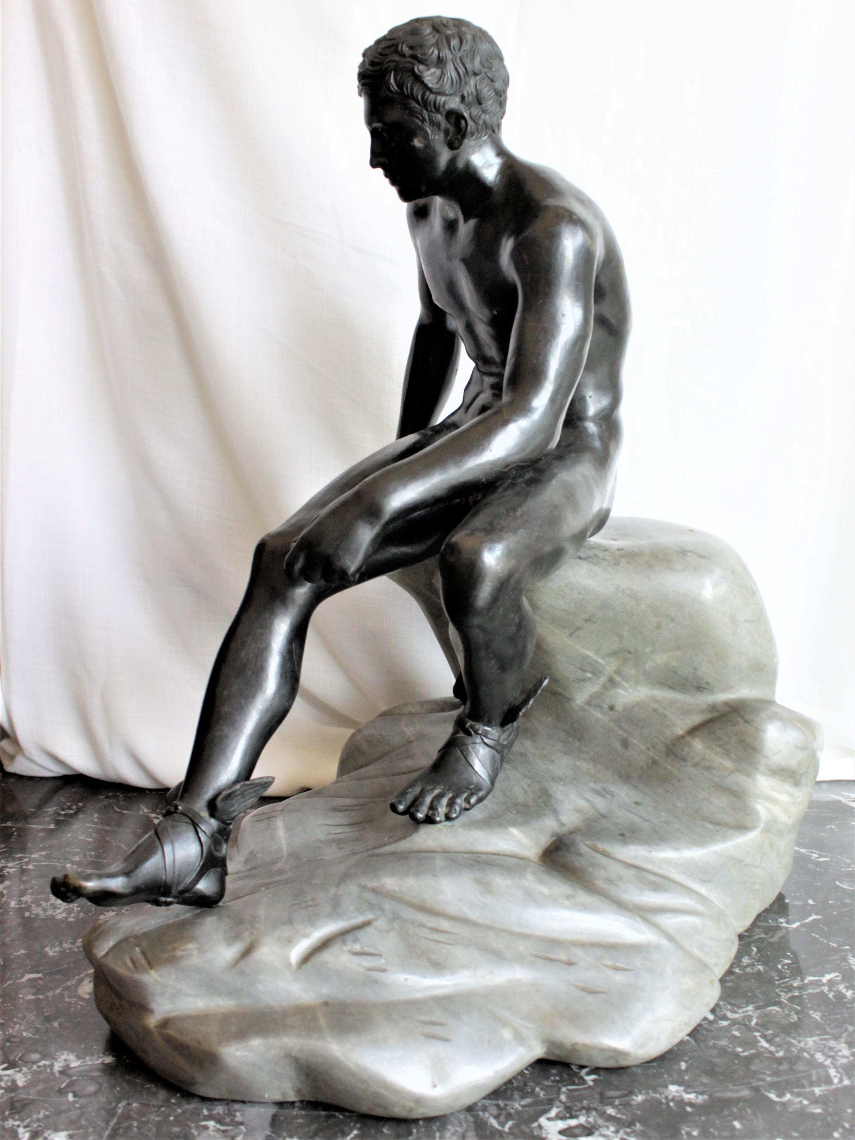 Antike sitzende griechische Gott Hermes patiniert Grand Tour gegossen Bronze-Skulptur (Handgeschnitzt) im Angebot