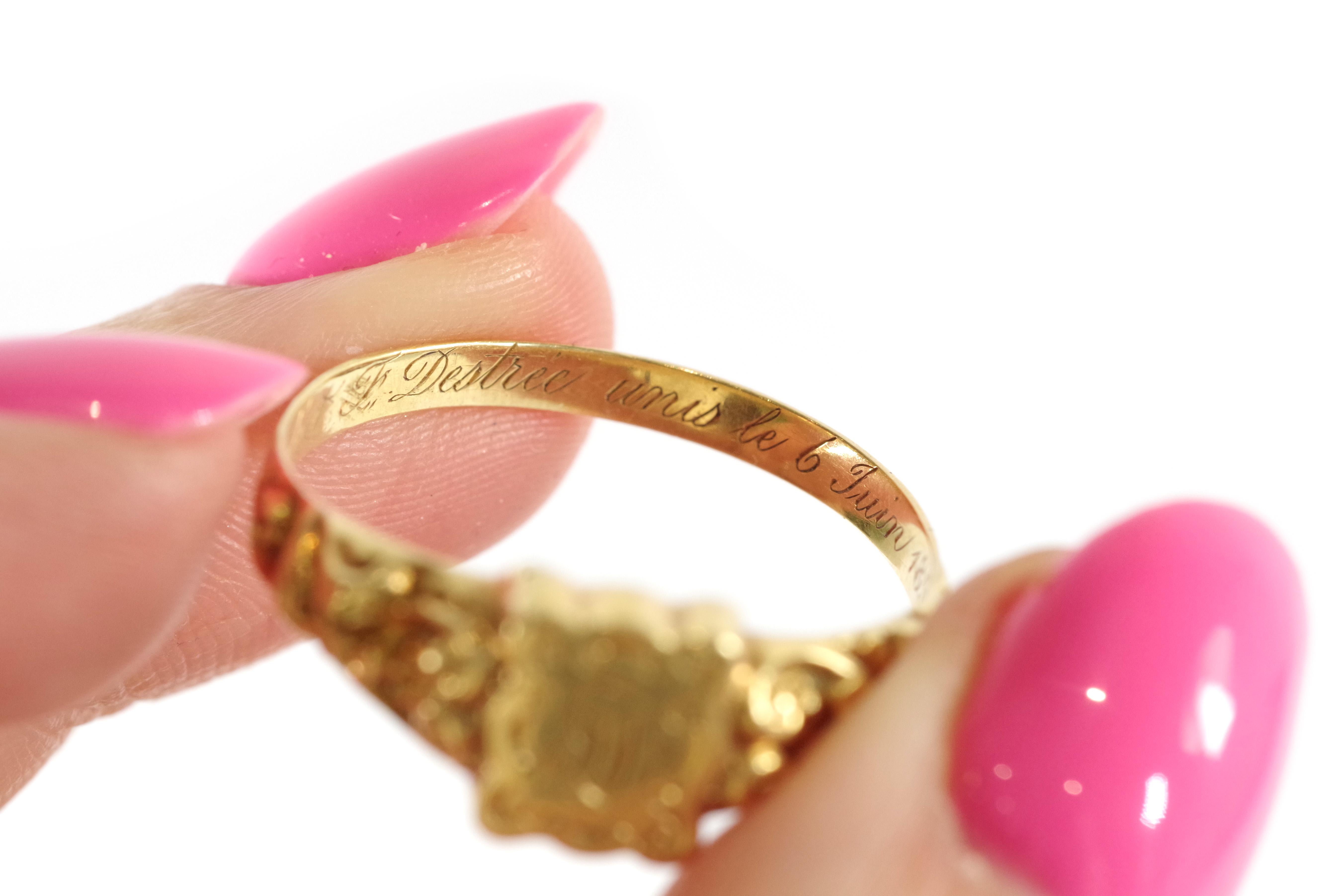 Antique secret signet ring in 18 karat gold, ring for men For Sale 1