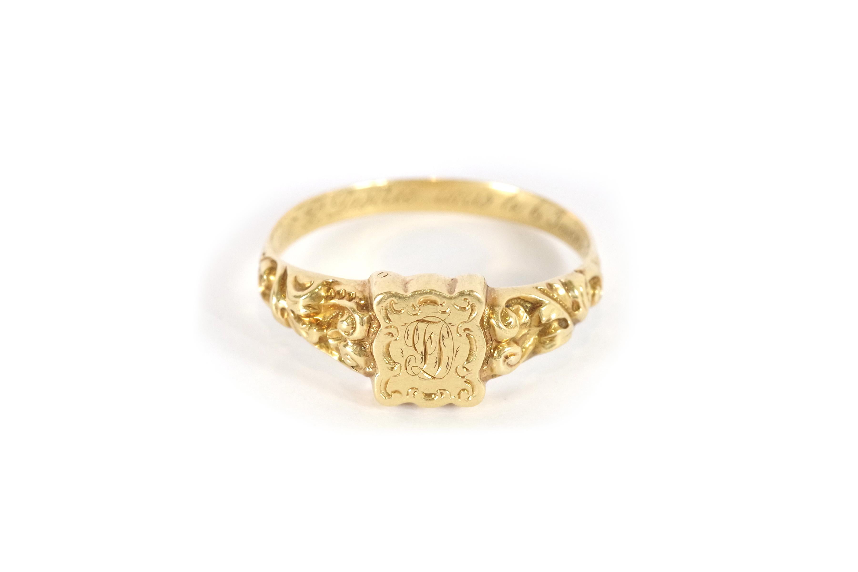 Antique secret signet ring in 18 karat gold, ring for men For Sale 4