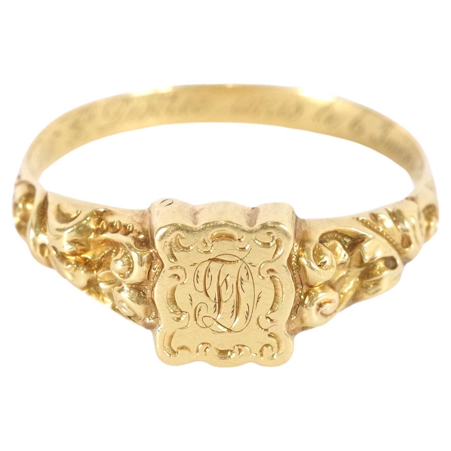 Antique secret signet ring in 18 karat gold, ring for men For Sale