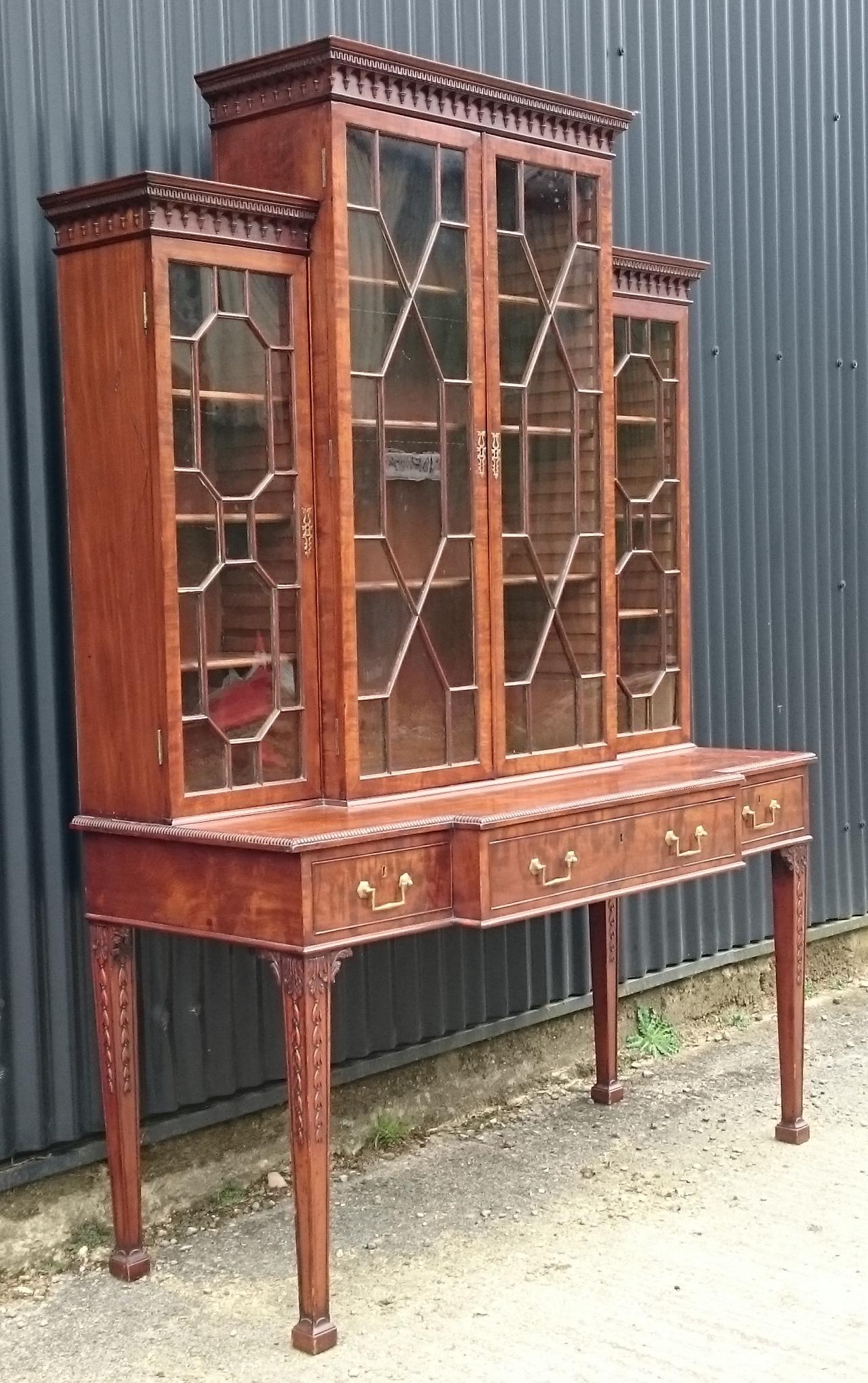 Antique secretaire or secretary bookcase, this is an especially fine piece of furniture made from fine quality figured fiddle back mahogany with mahogany lined drawers and a desk drawer with writing slope and sections for writing materials including