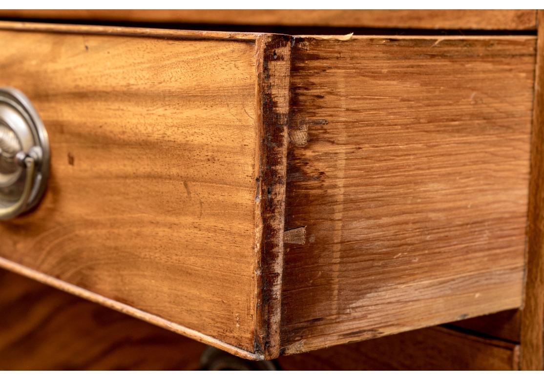 Ancienne commode secrétaire dans le style de Michael Allison à restaurer en vente 4