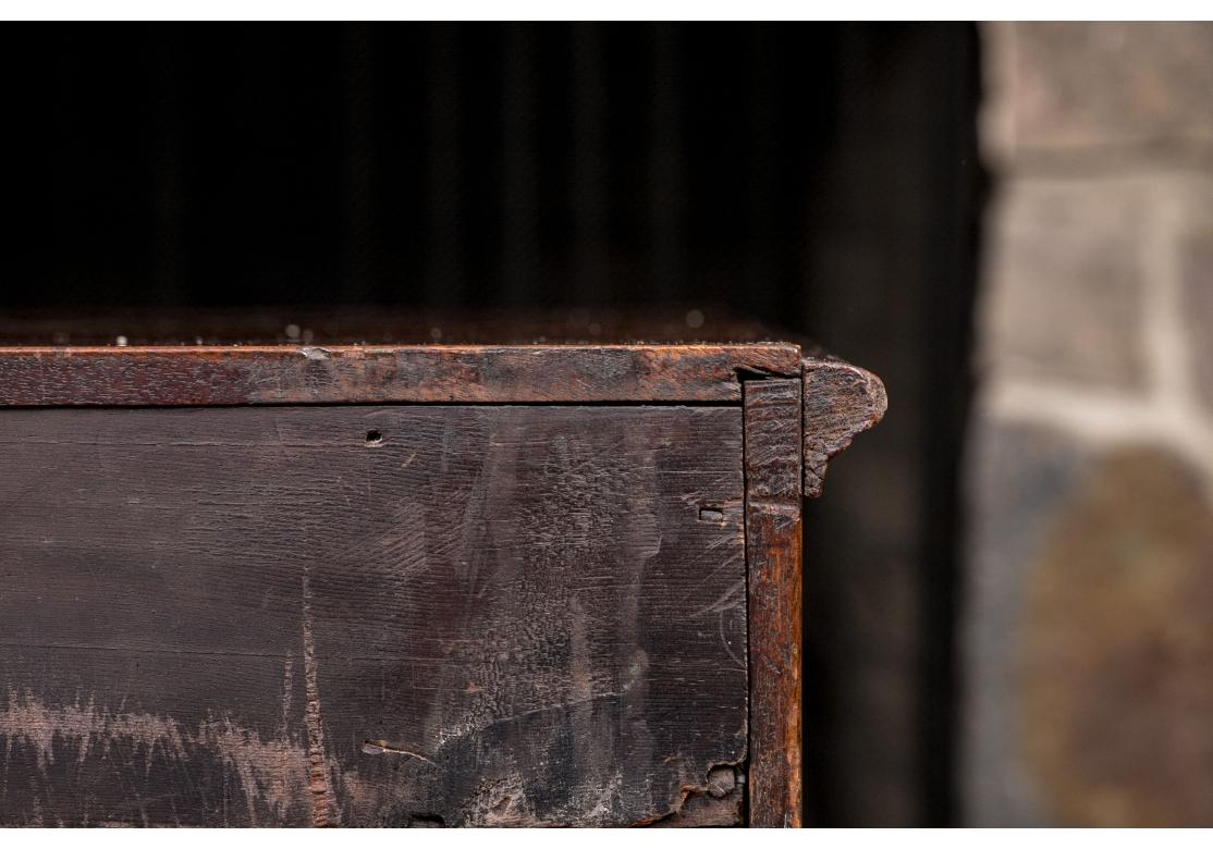 Ancienne commode secrétaire dans le style de Michael Allison à restaurer en vente 8