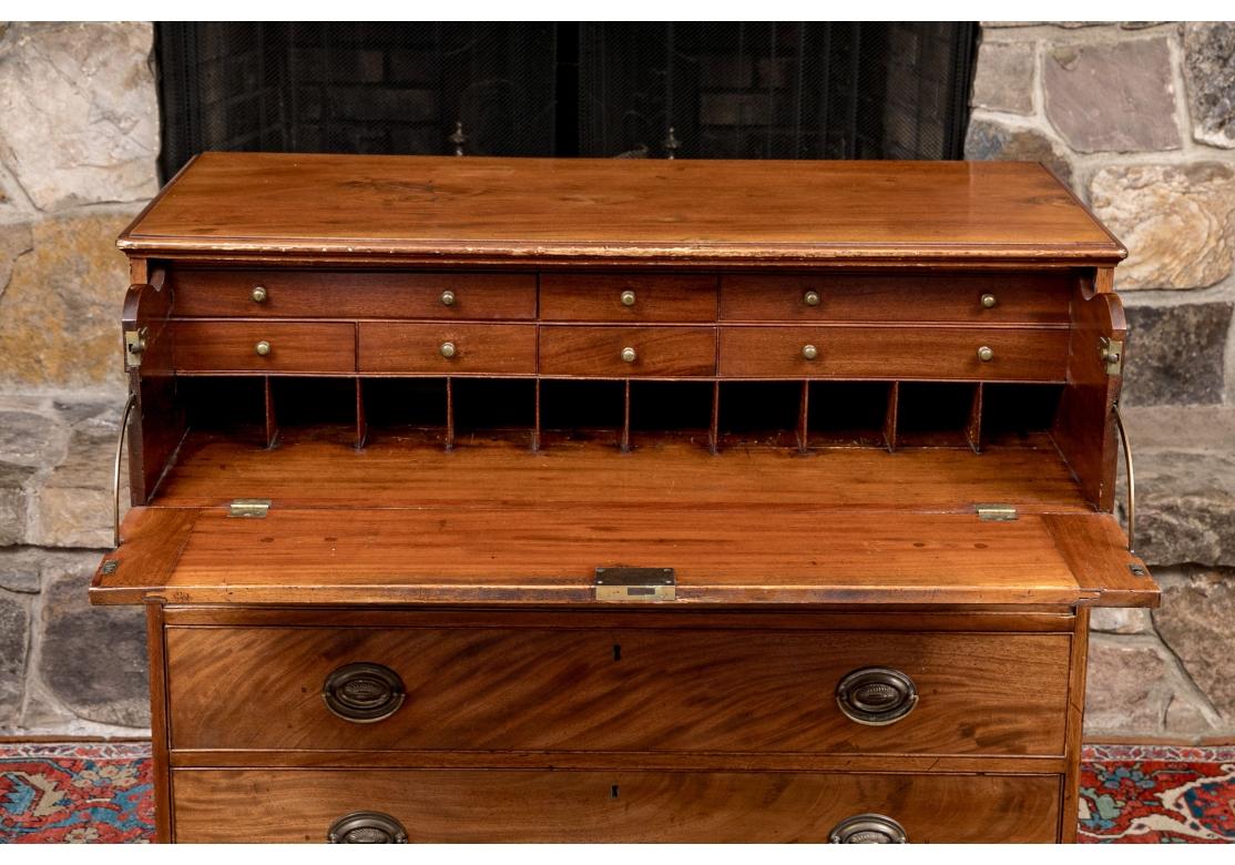 Ancienne commode secrétaire dans le style de Michael Allison à restaurer en vente 2