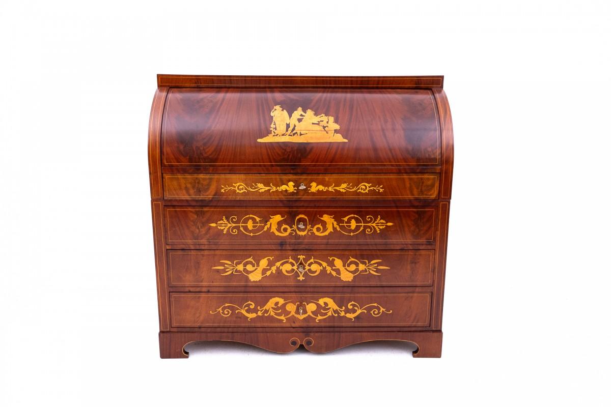 Antique secretary from the second half of the 19th century, Northern Europe.

Very good condition, after professional renovation.

Wood: mahogany

Dimensions: height 113 cm / width 115 cm / depth 56 cm