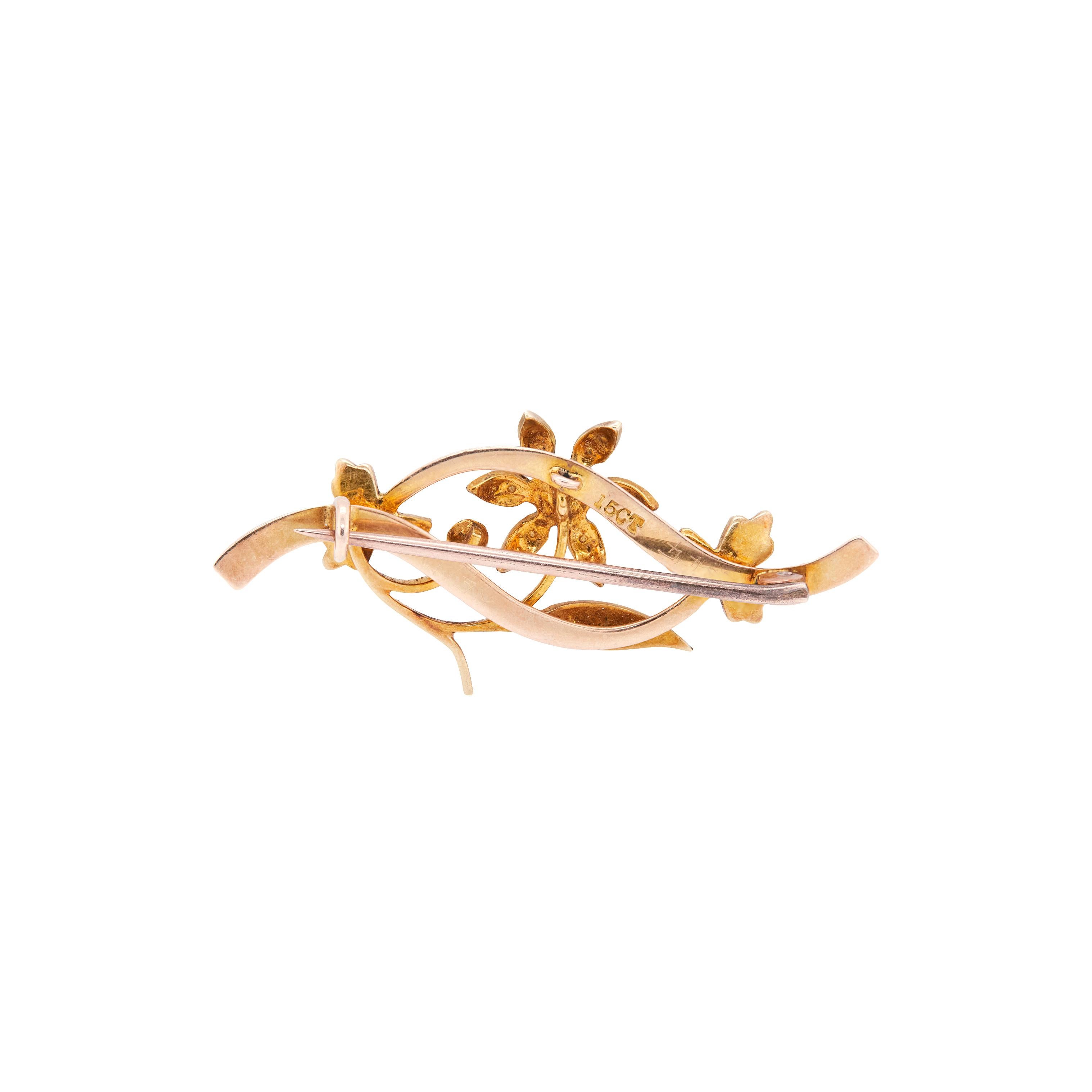 Victorien tardif Broche ancienne en forme de vigne en perles naturelles et or jaune 15 carats en vente
