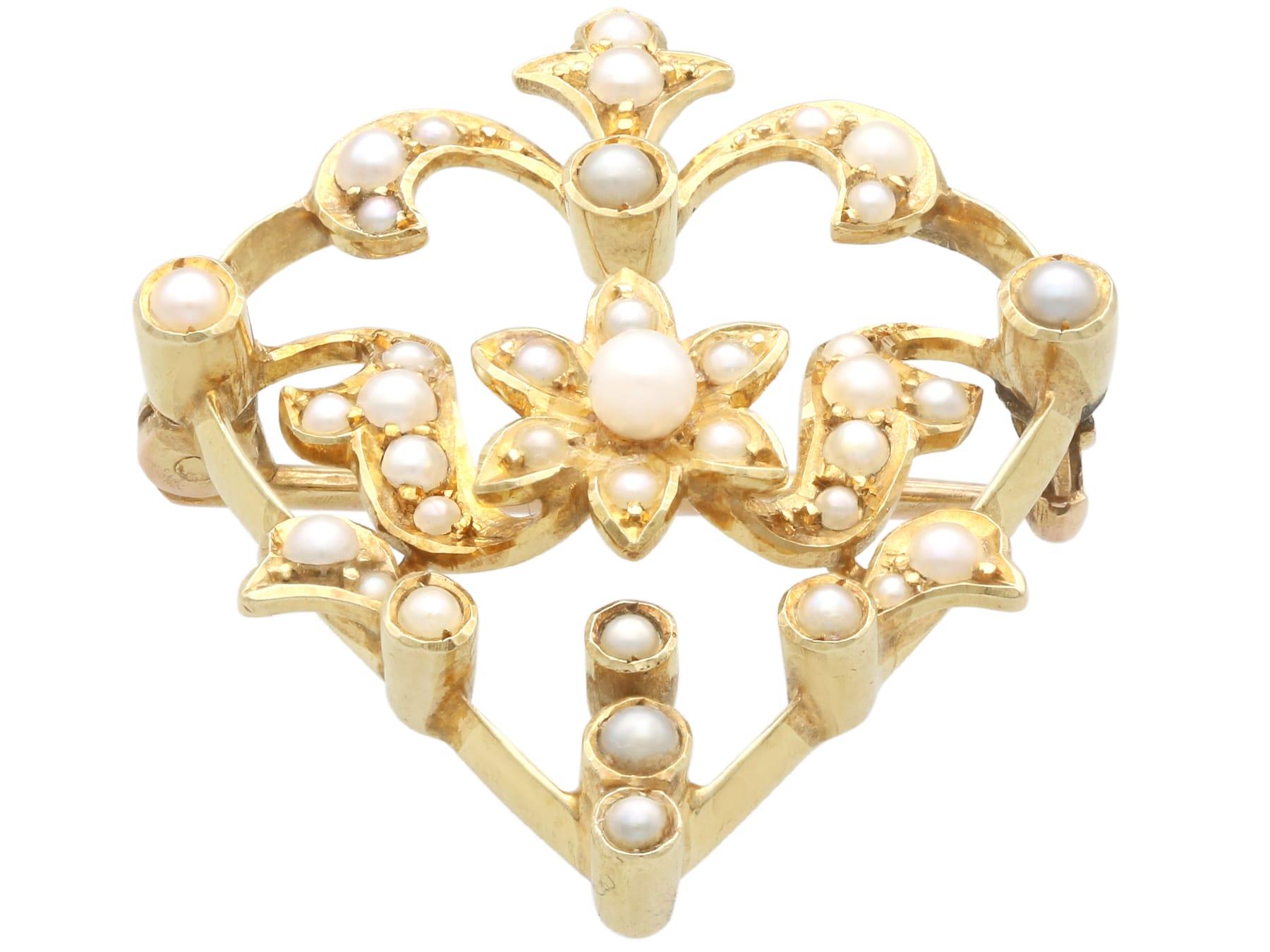 Collier / Broche ancien en perles de rocaille et or jaune 15k Circa 1880 en vente 4