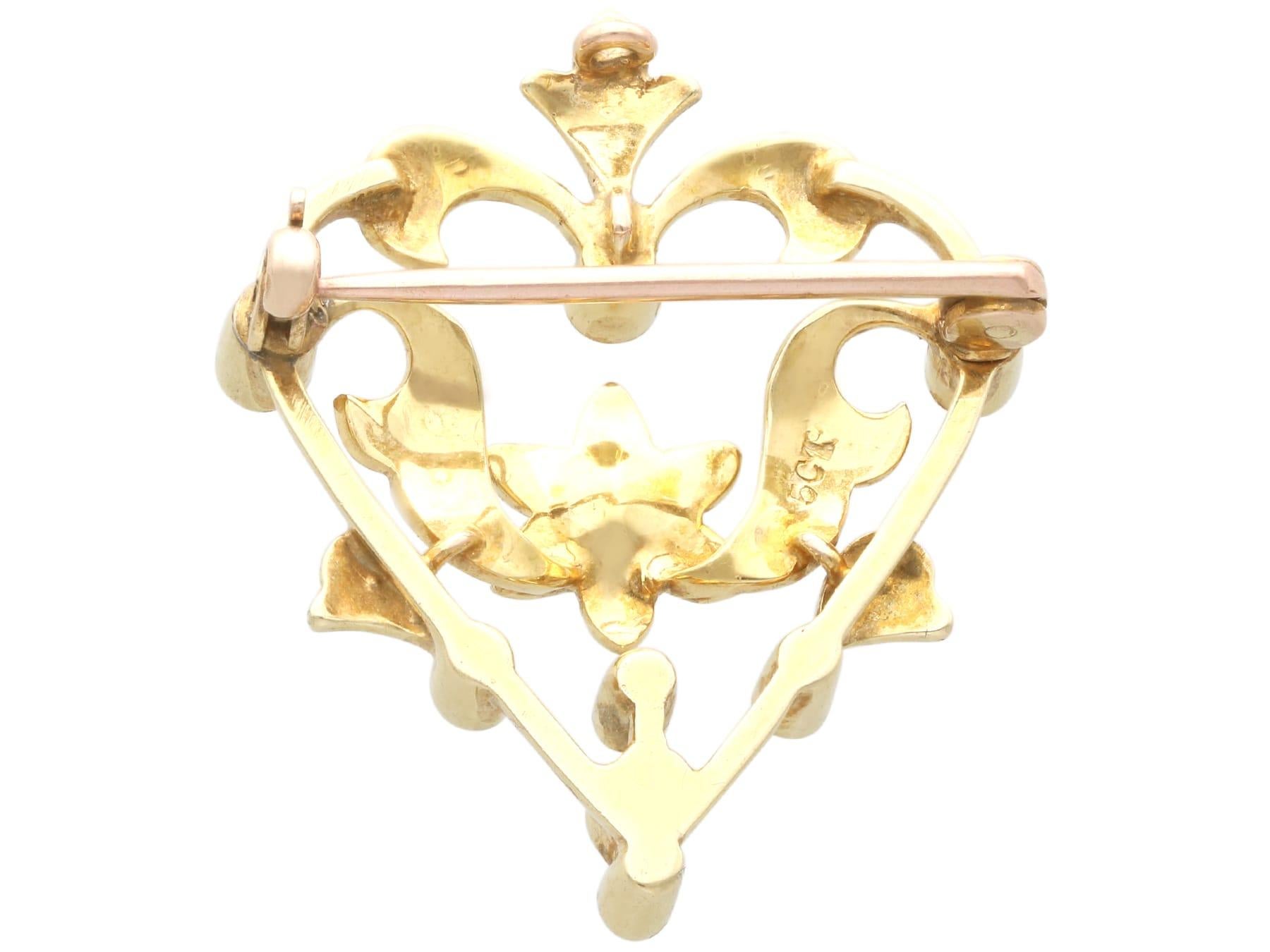 Collier / Broche ancien en perles de rocaille et or jaune 15k Circa 1880 en vente 7
