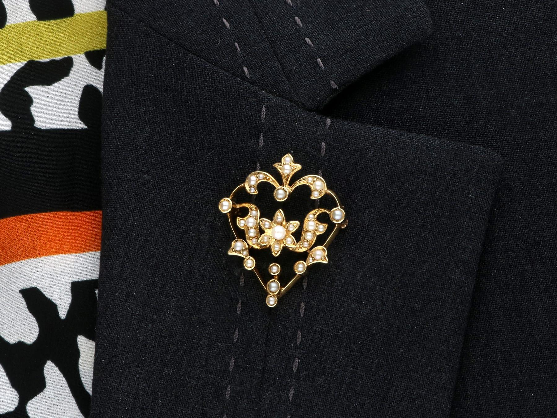 Collier / Broche ancien en perles de rocaille et or jaune 15k Circa 1880 en vente 14