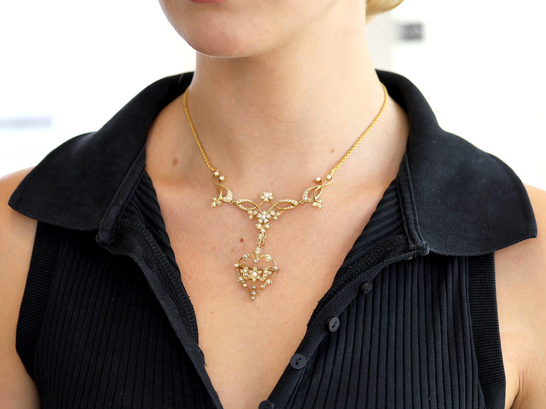 Victorien Collier / Broche ancien en perles de rocaille et or jaune 15k Circa 1880 en vente