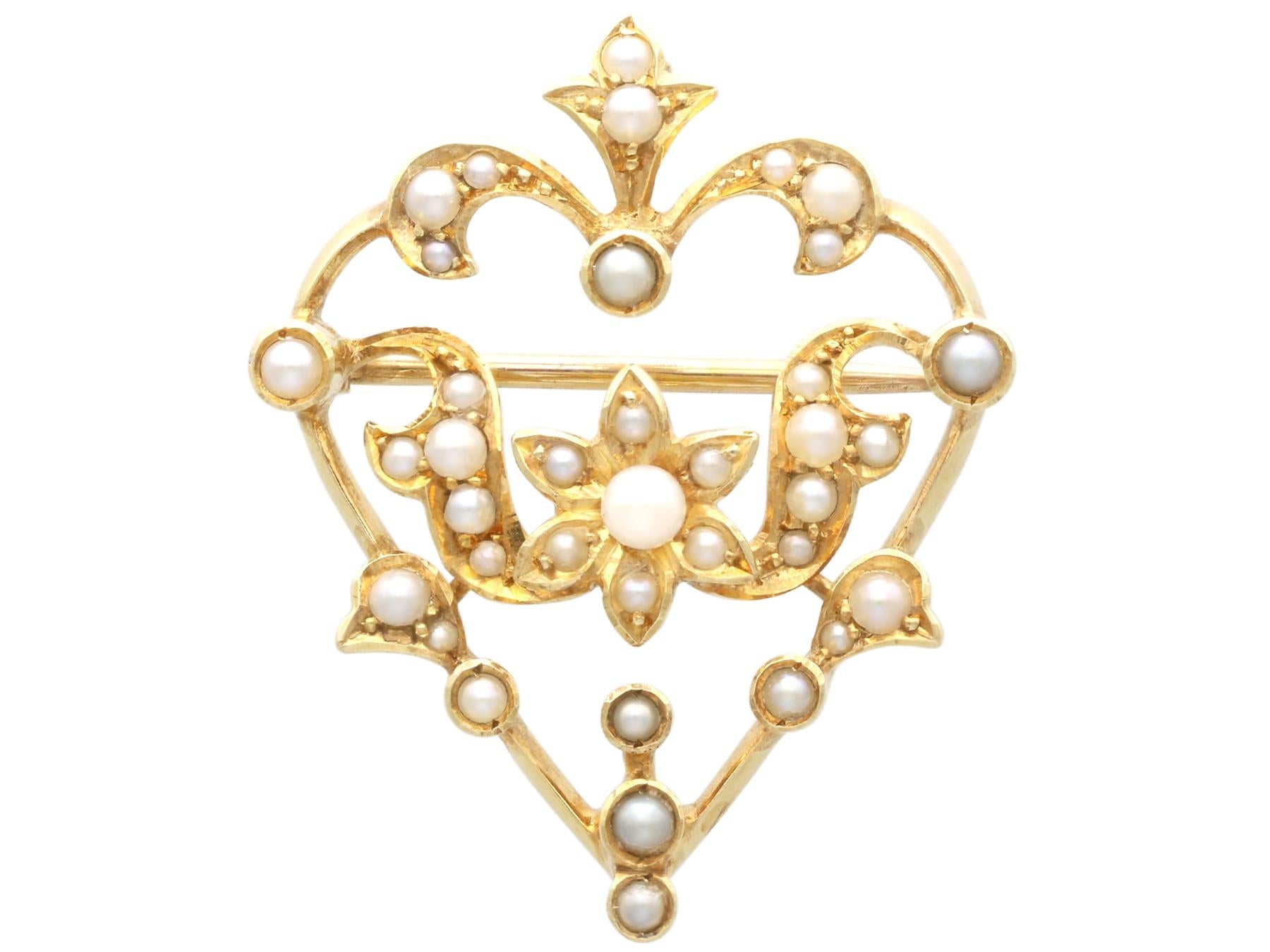 Collier / Broche ancien en perles de rocaille et or jaune 15k Circa 1880 en vente 3
