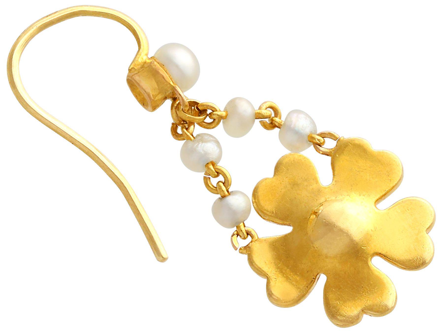 Boucles d'oreilles en goutte anciennes en or jaune 18 carats et perles de rocaille, c. 1890 en vente 1
