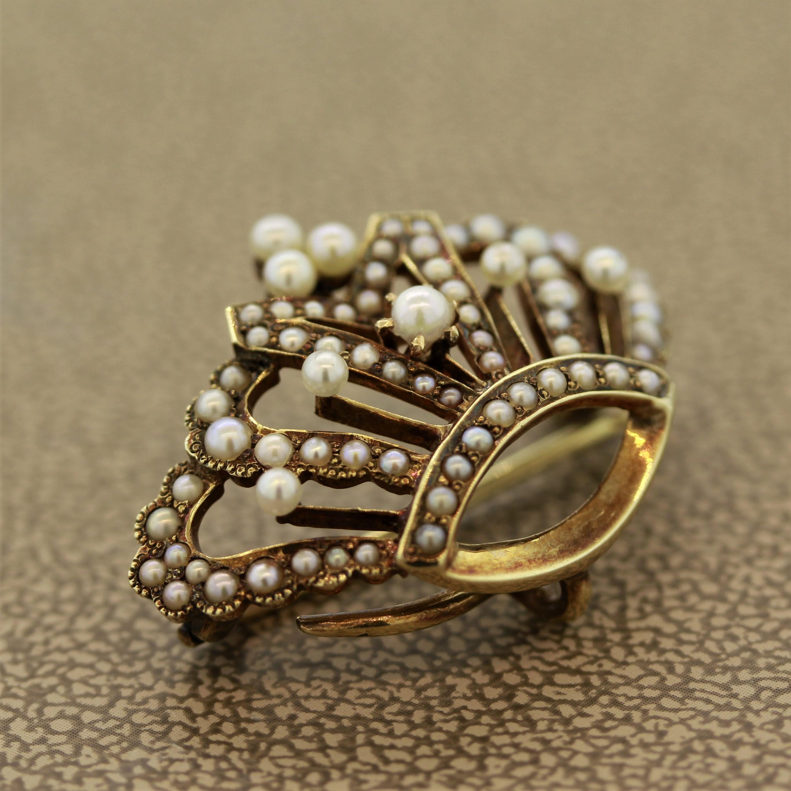 Taille ronde Broche couronne ancienne en or avec perles de rocaille et perles en vente