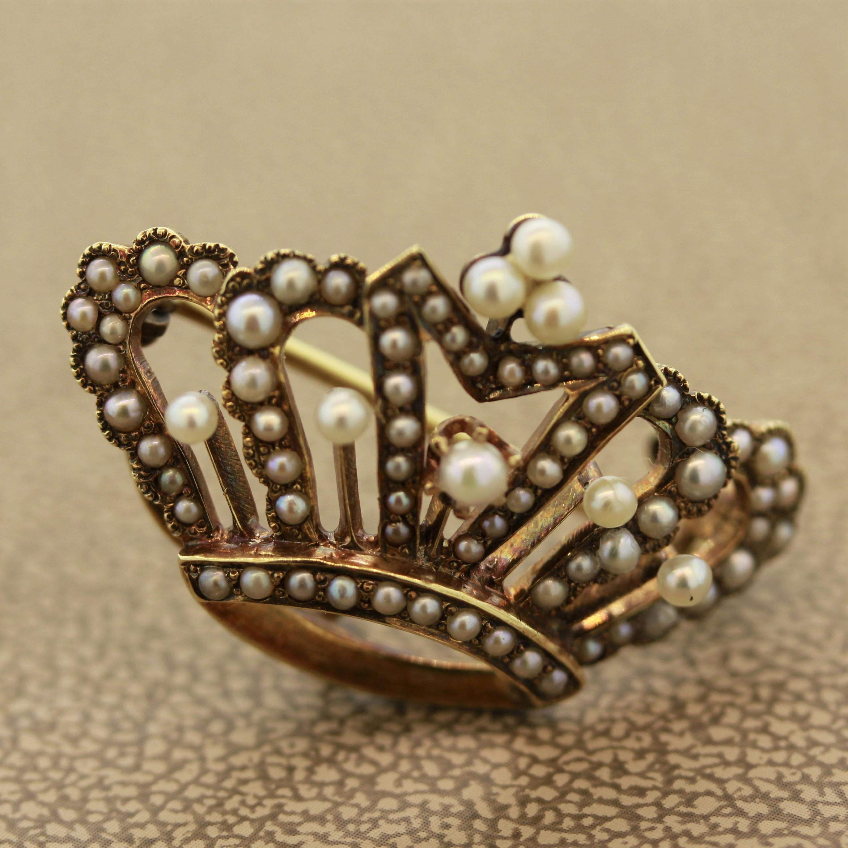 Broche couronne ancienne en or avec perles de rocaille et perles Excellent état - En vente à Beverly Hills, CA