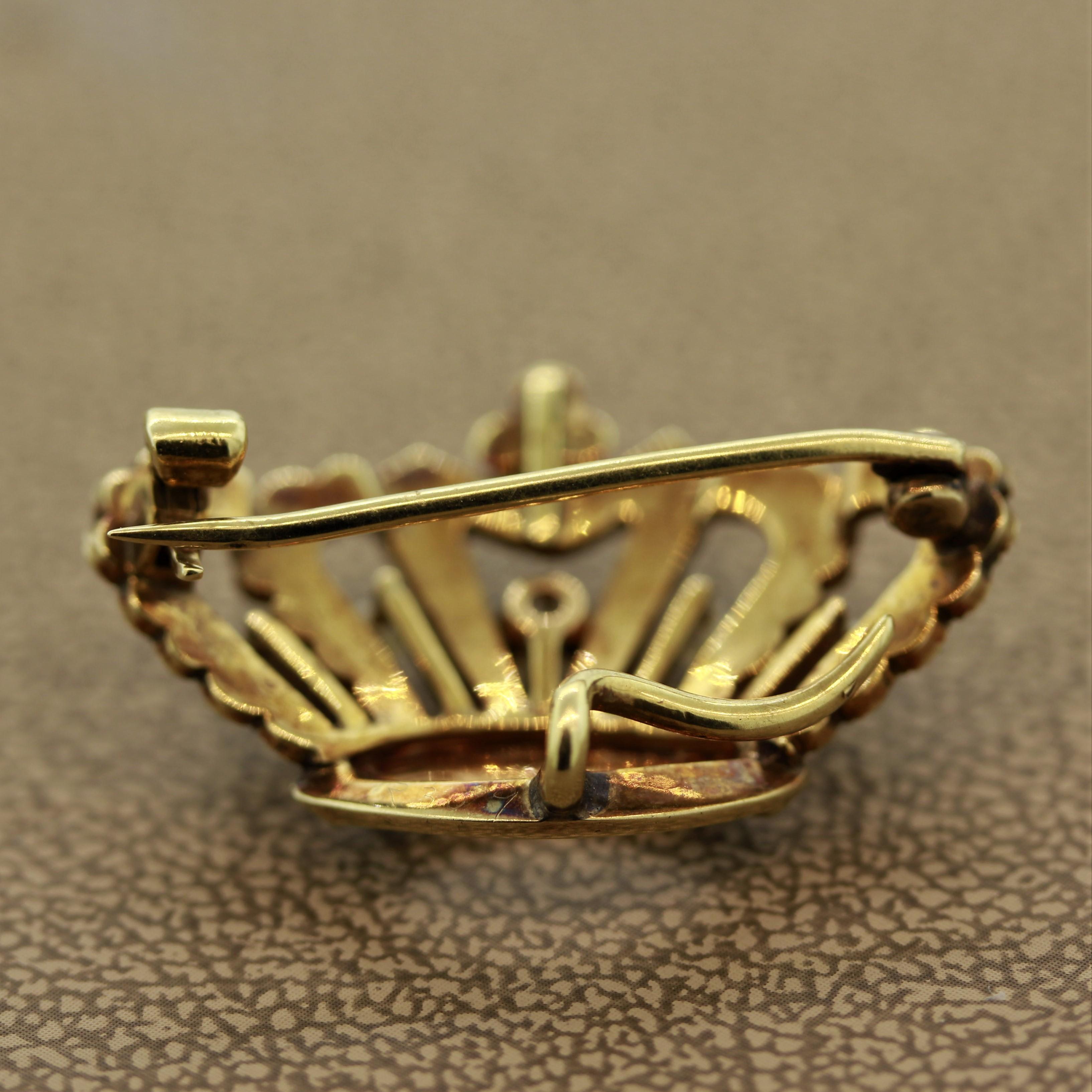 Broche couronne ancienne en or avec perles de rocaille et perles Unisexe en vente
