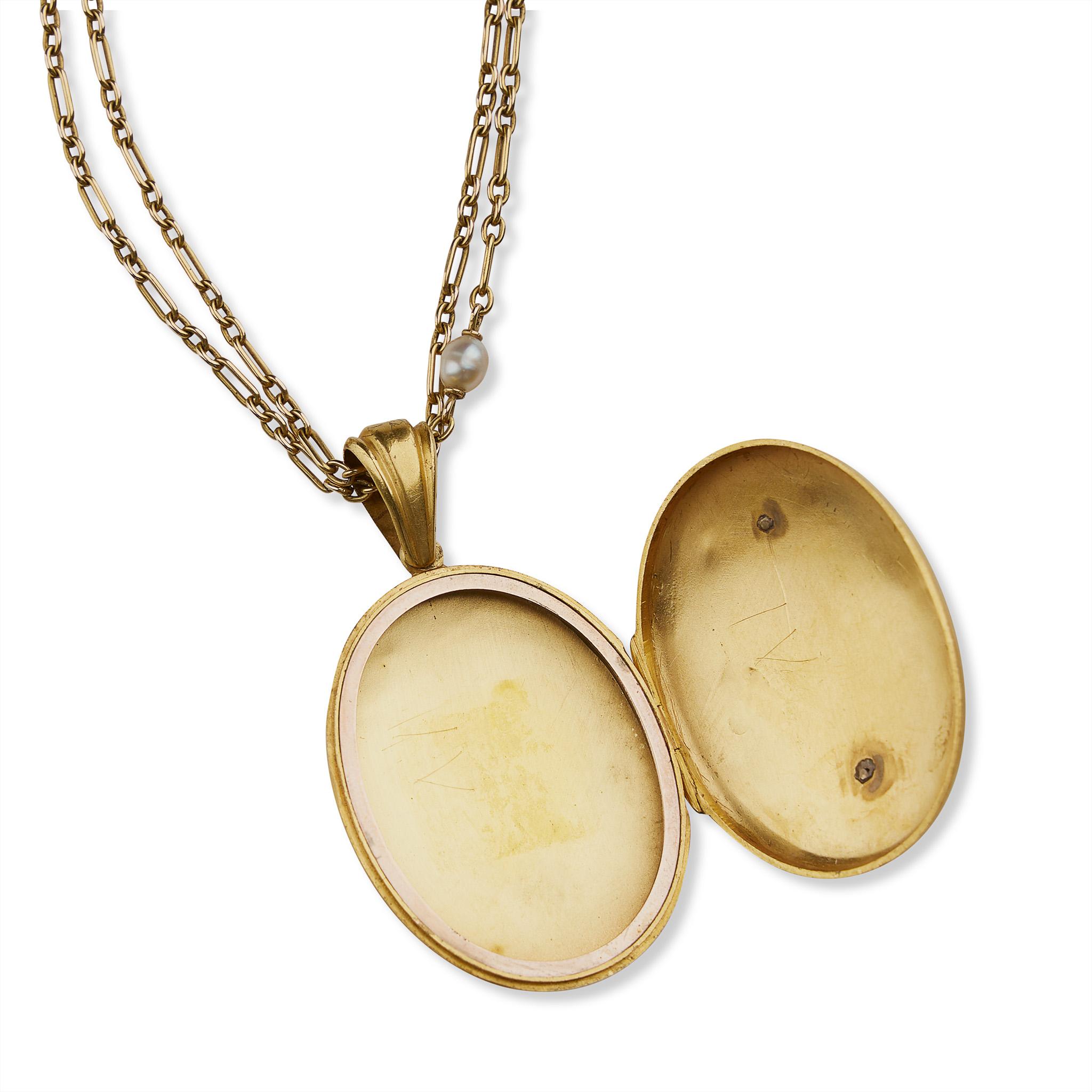 Antique Seed Pearl Infinity Pendant Locket In Excellent Condition For Sale In New York, NY