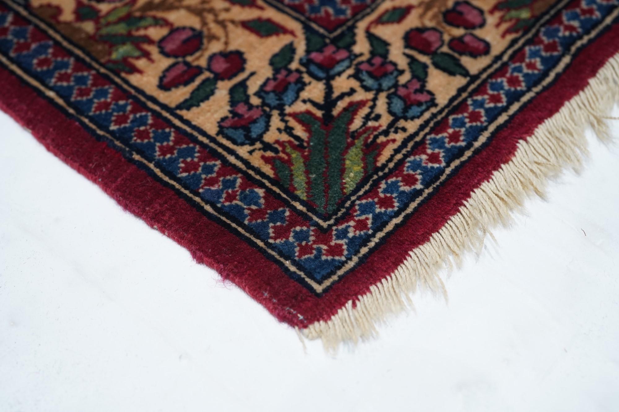 Antique Semnan Rug In Good Condition For Sale In New York, NY