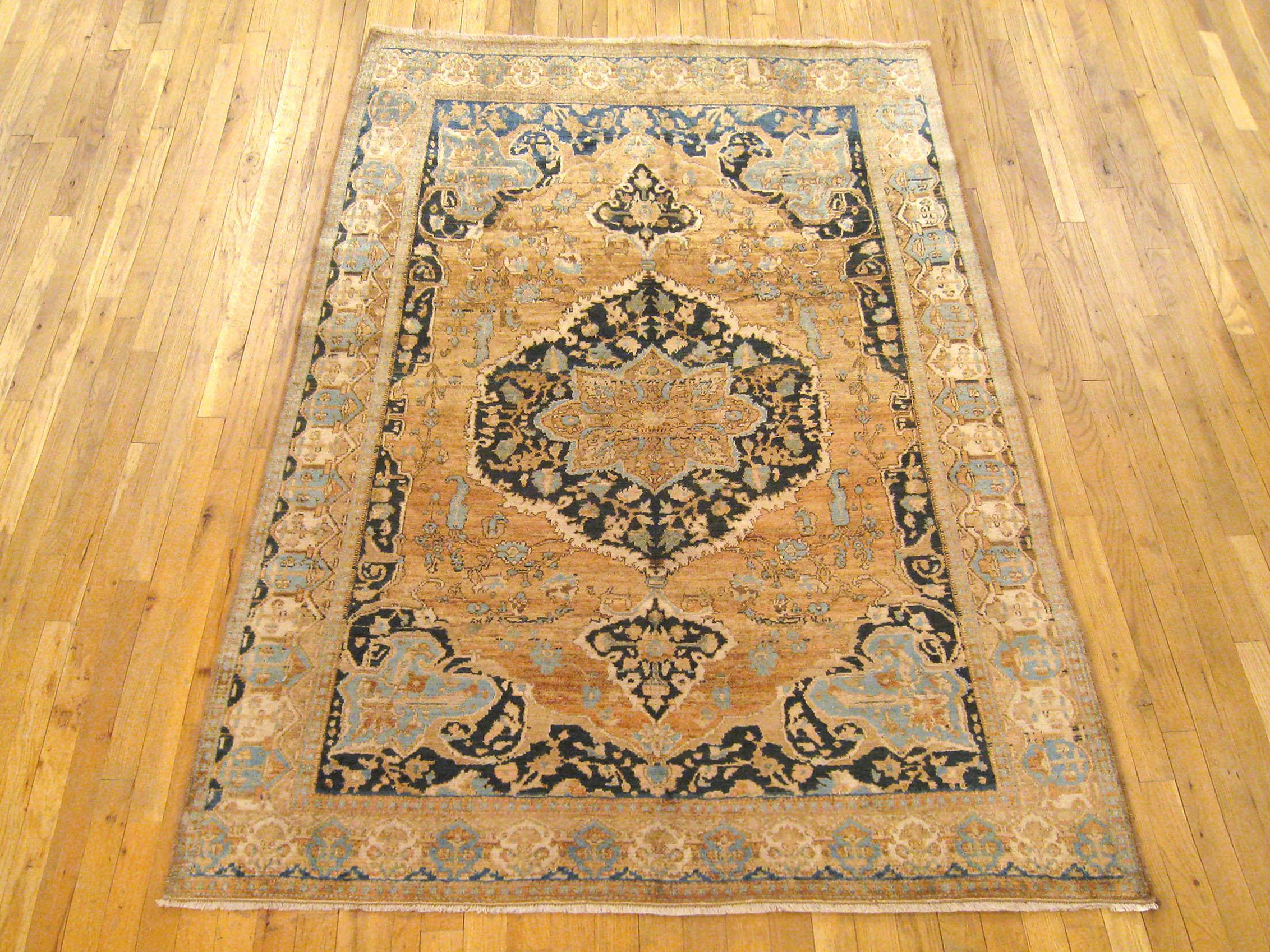 Antiker persischer Seneh Orientteppich, in Kleinformat

Ein antiker persischer Seneh Orientteppich, Größe 6'0