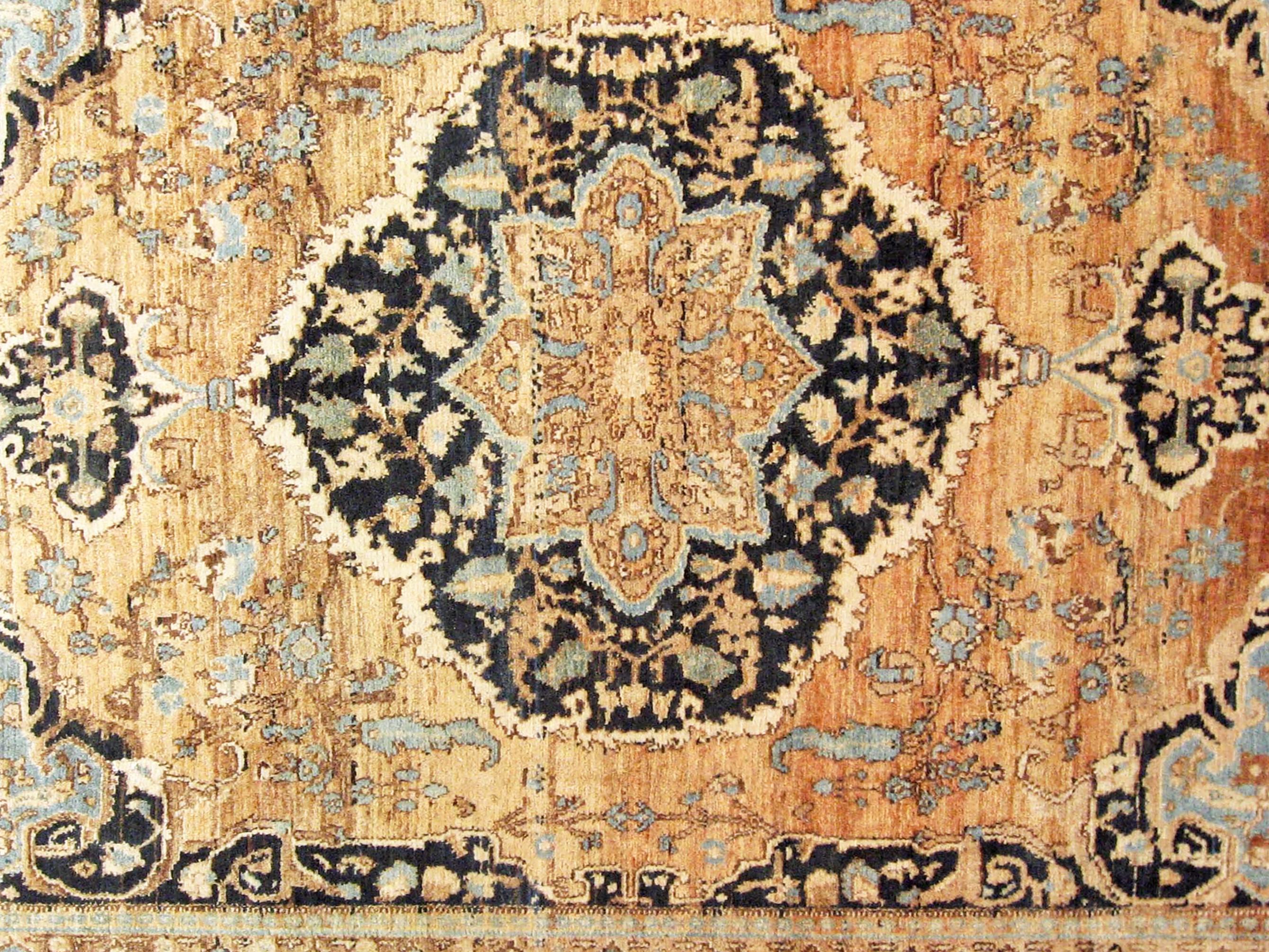 Antique Seneh Kilim Oriental Rug, in Small Size, W/ Central Medallion In Good Condition In New York, NY
