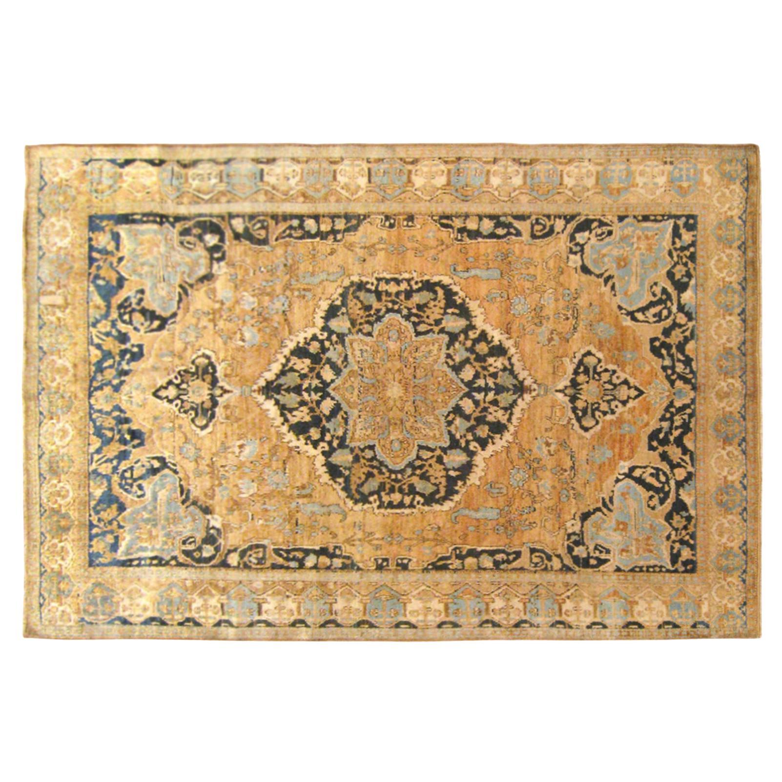 Antiker orientalischer Seneh-Kelim-Teppich, in kleiner Größe, mit Mittelmedaillon im Angebot