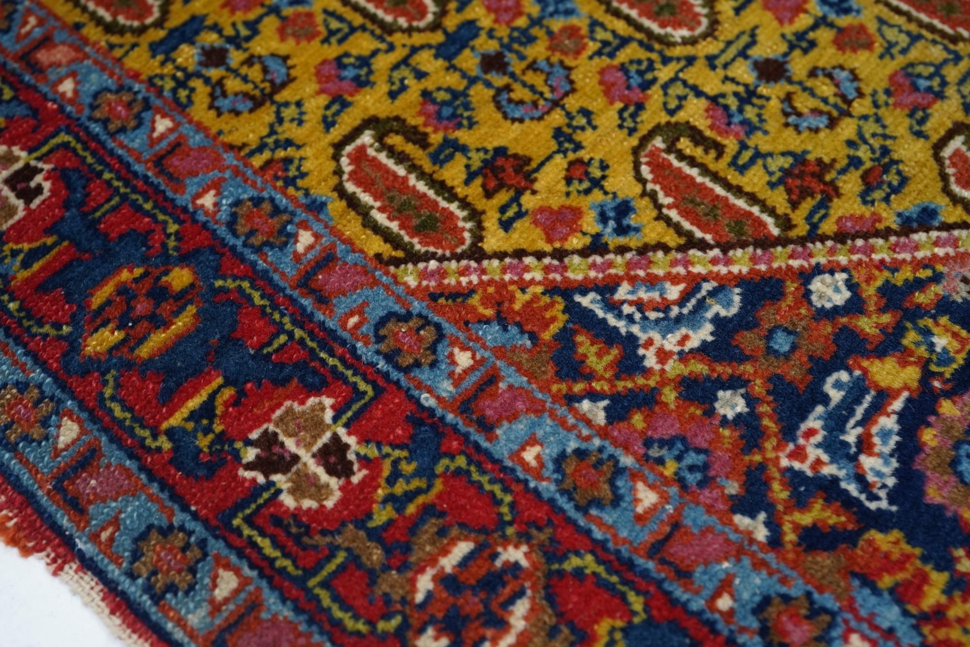 Antiker Senneh-Teppich 2'10'' x 3'10'' im Zustand „Gut“ im Angebot in New York, NY