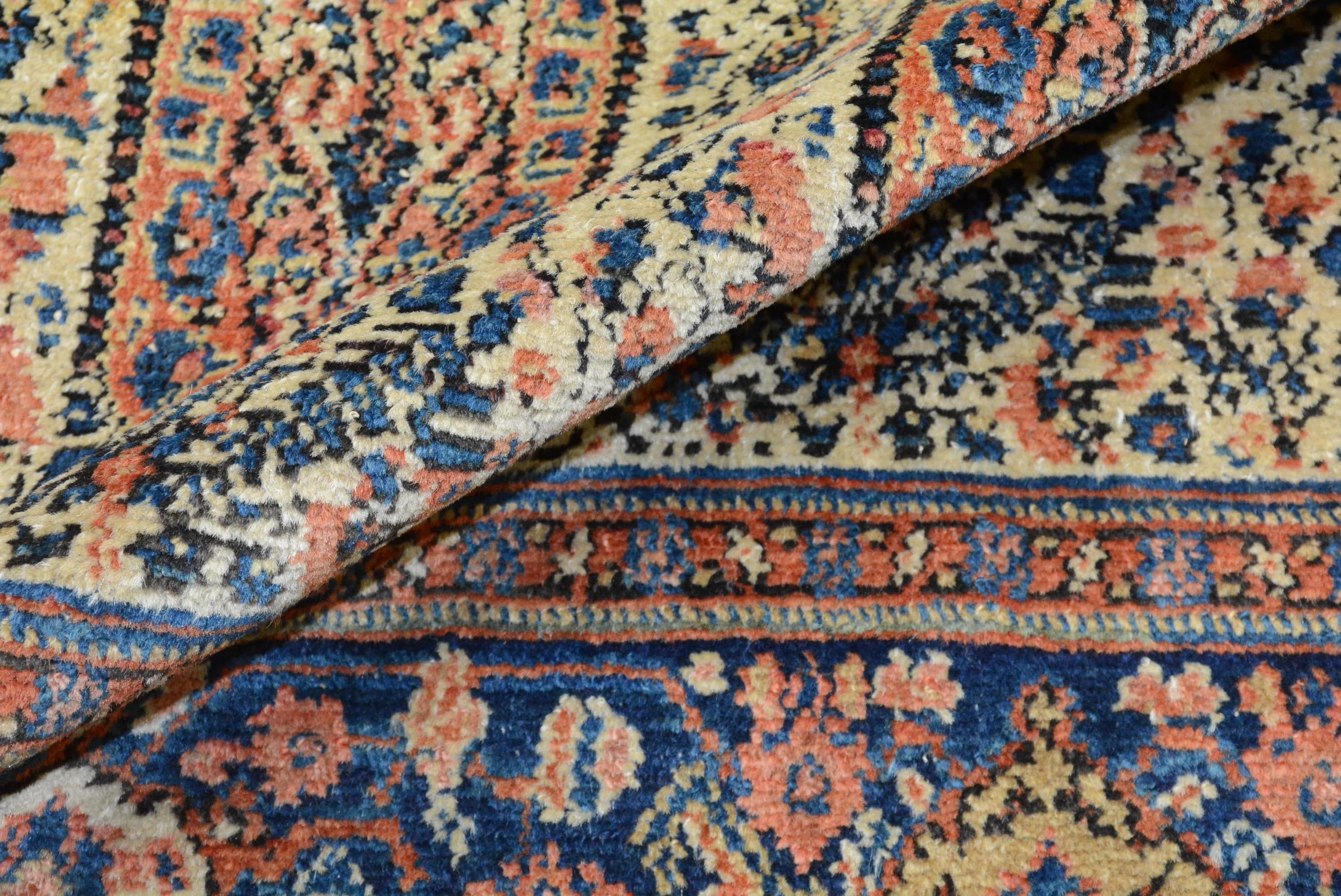 Antique Senna Rug In Excellent Condition For Sale In Closter, NJ