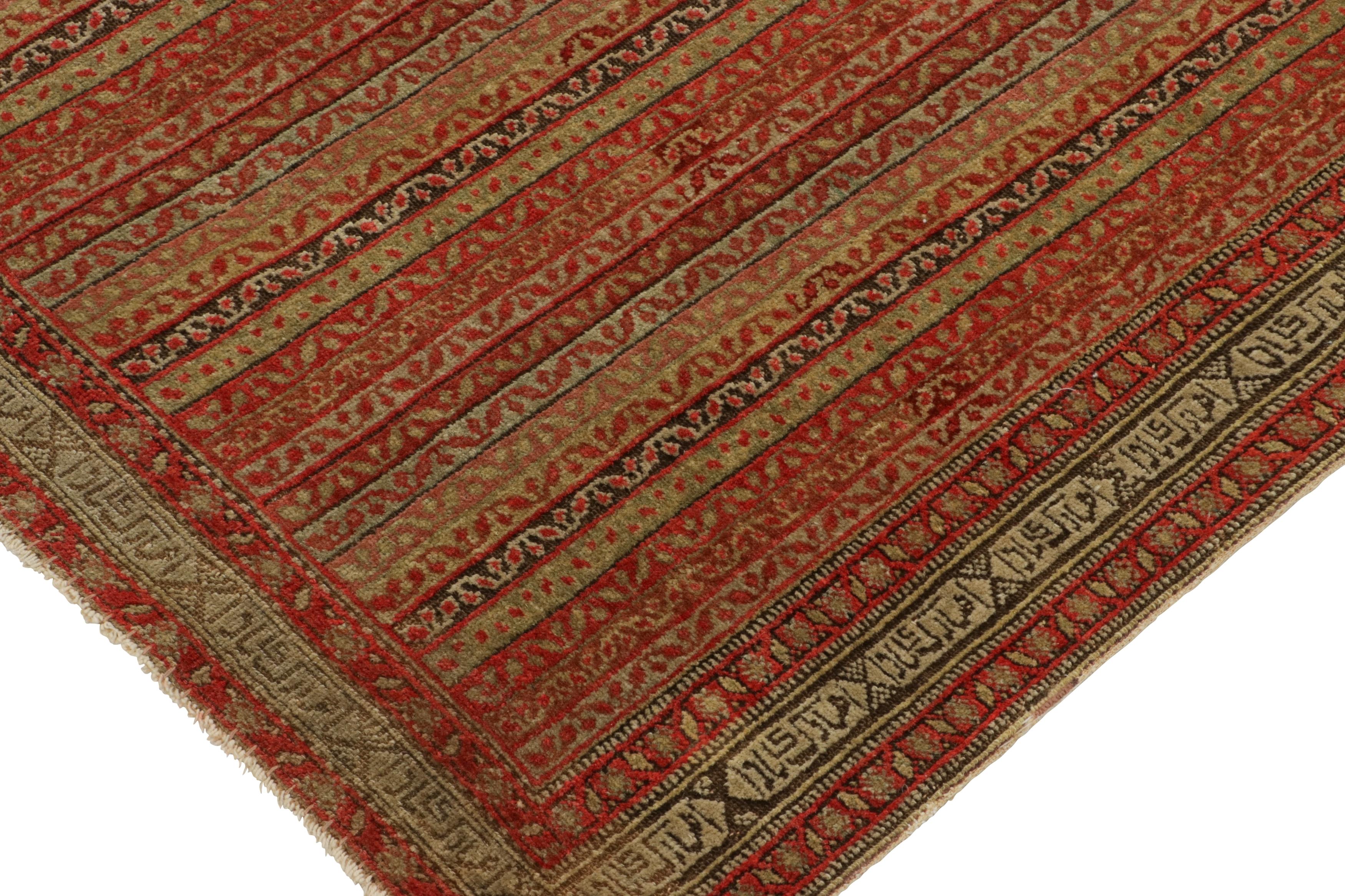 Antiker antiker Savannah-Perserteppich aus roter und beiger Wolle mit Blumenmuster von Teppich & Kelim im Zustand „Gut“ im Angebot in Long Island City, NY