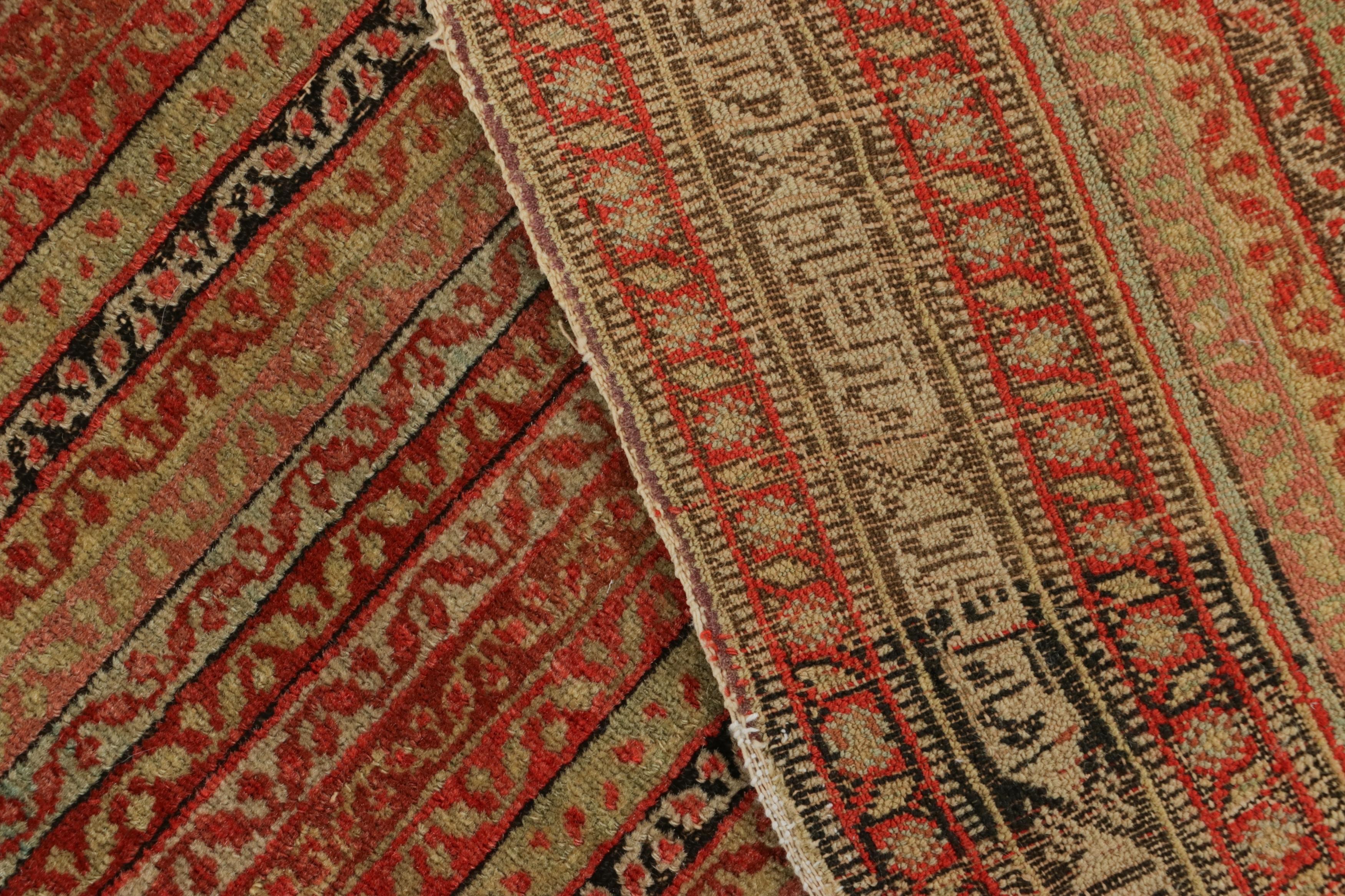 Antiker antiker Savannah-Perserteppich aus roter und beiger Wolle mit Blumenmuster von Teppich & Kelim (Spätes 19. Jahrhundert) im Angebot