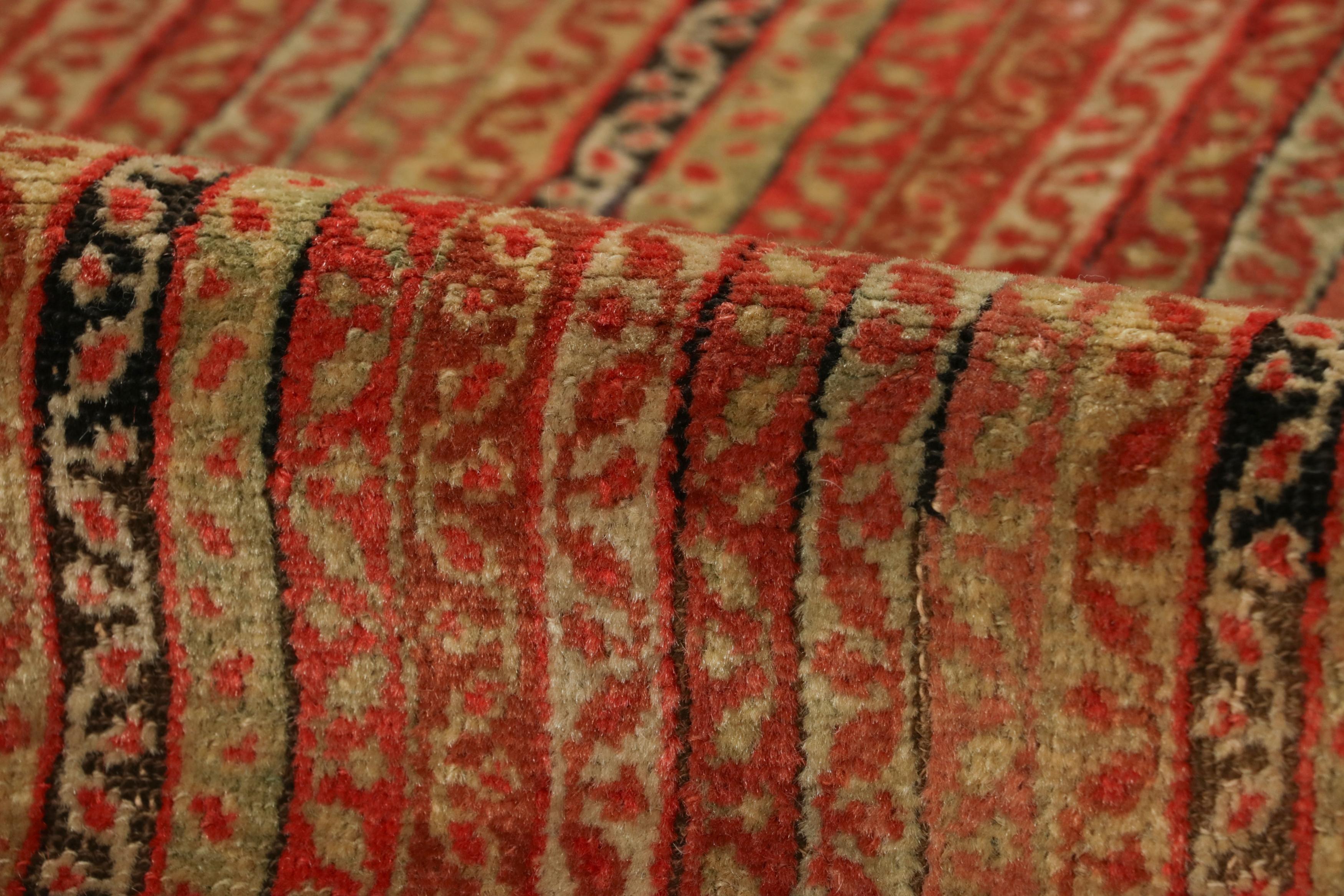 Antiker antiker Savannah-Perserteppich aus roter und beiger Wolle mit Blumenmuster von Teppich & Kelim im Angebot 1