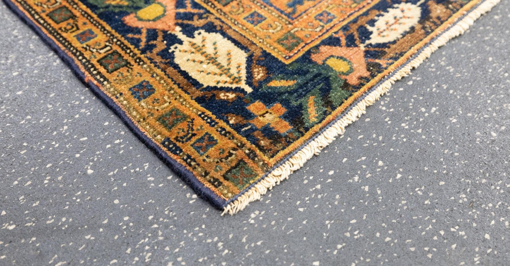 Antiker Senneh-Teppich 3'6'' x 4'8'' (Persisch) im Angebot