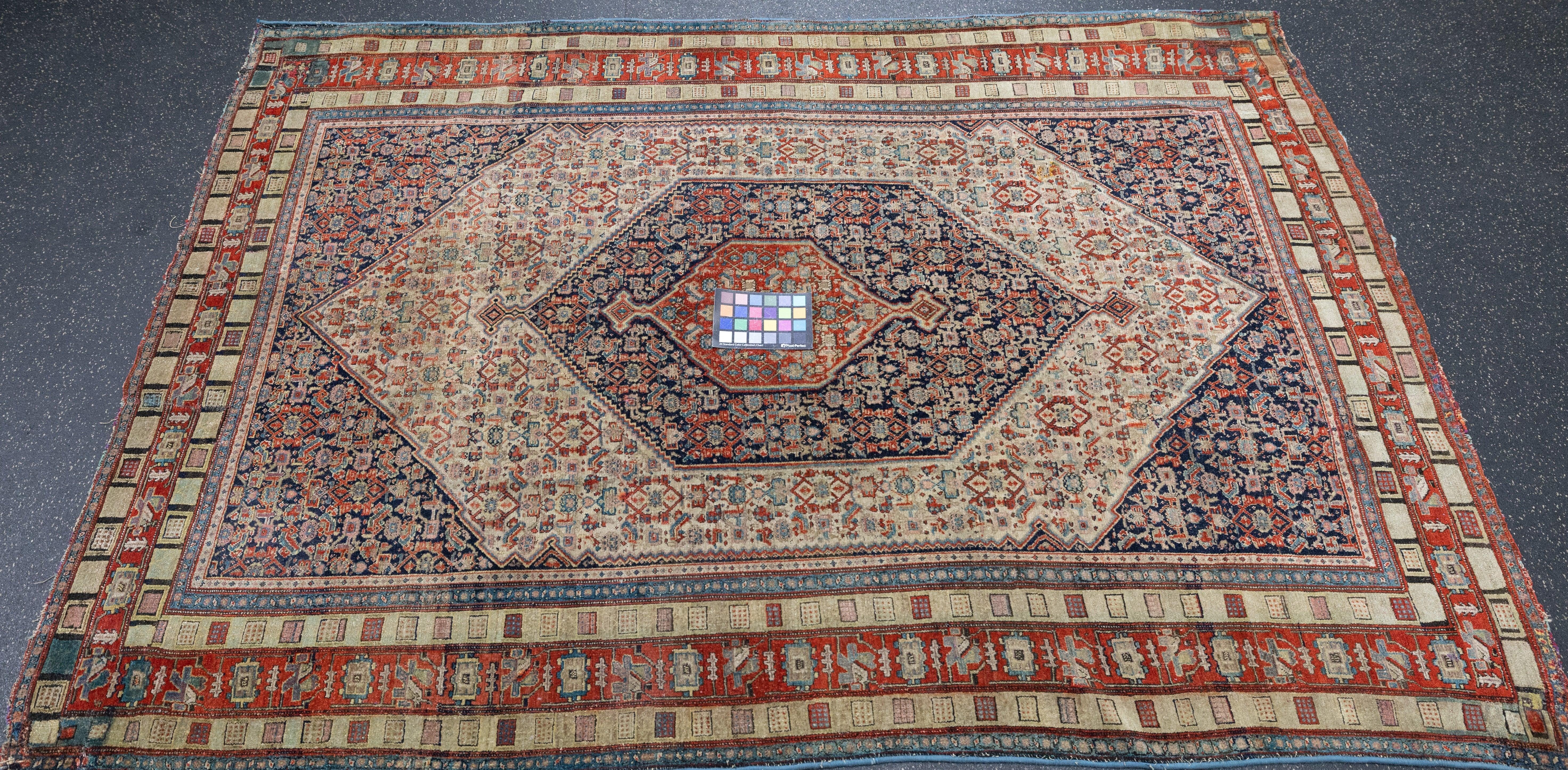 Tapis Senneh antique 4'4'' x 5'6'' en vente 1